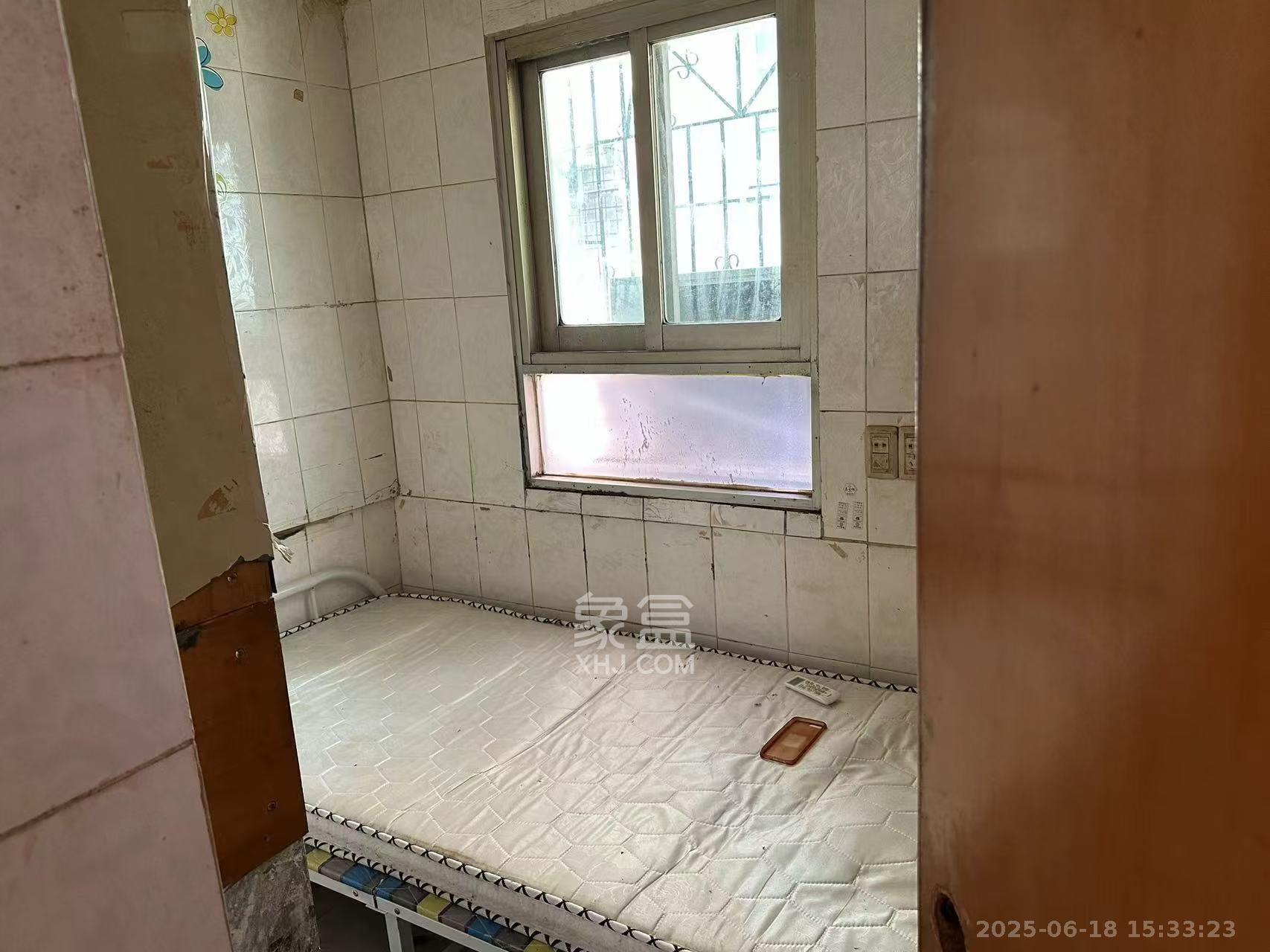 三兴街烟草专卖局宿舍  2室1厅1卫   2300.00元/月室内图