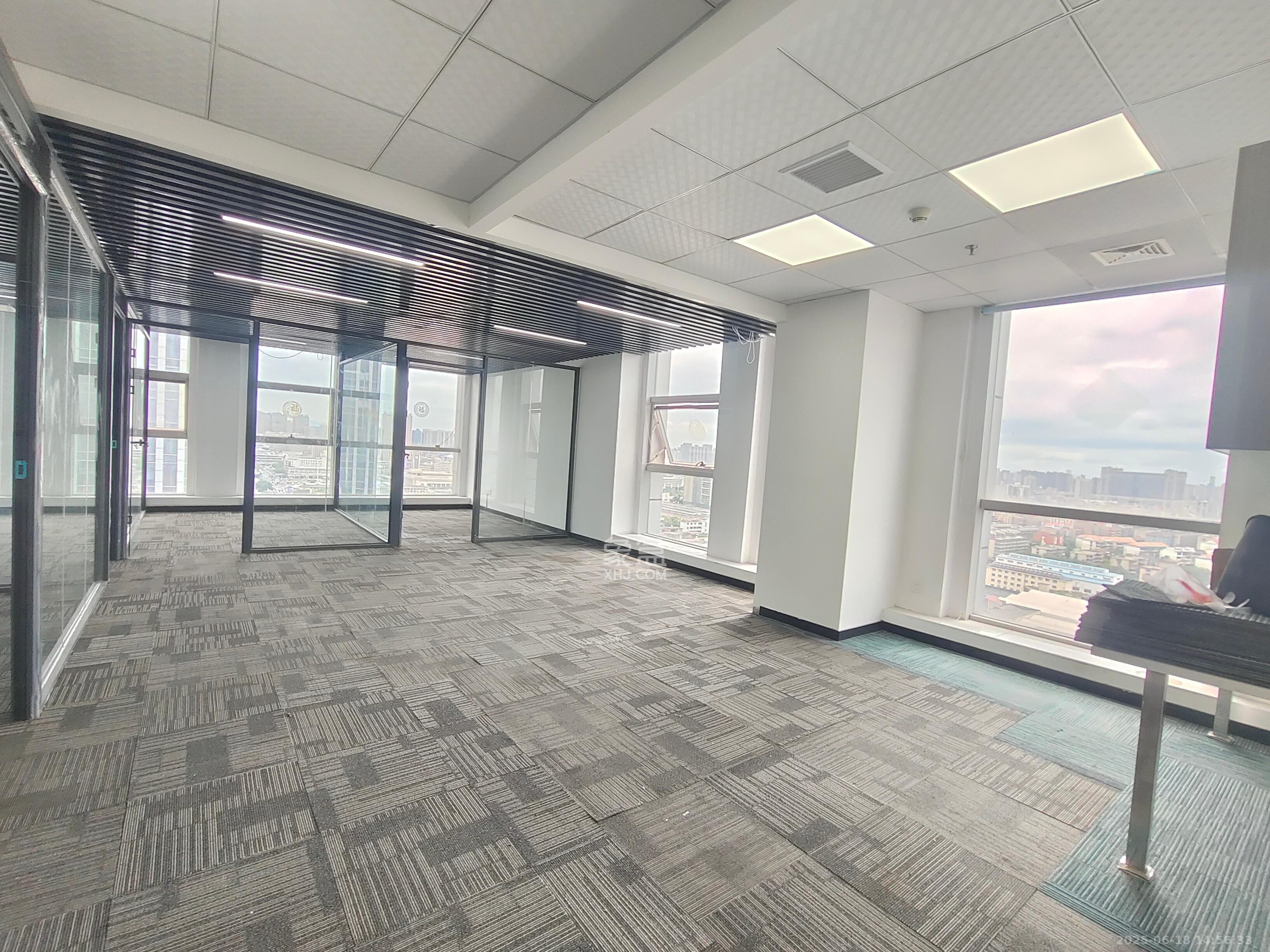 宇成朝阳广场 4室1厅0卫 5500.0元/月 宇成朝阳广场 4室1厅0卫 5500.0元/月室内图