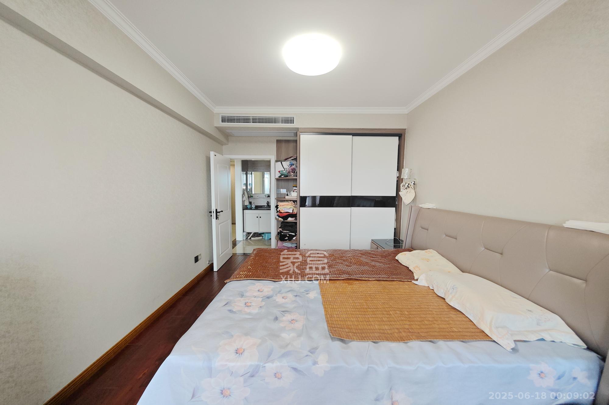 建发中央悦府 4室2厅2卫 208.0万 建发中央悦府 4室2厅2卫 208.0万卧室