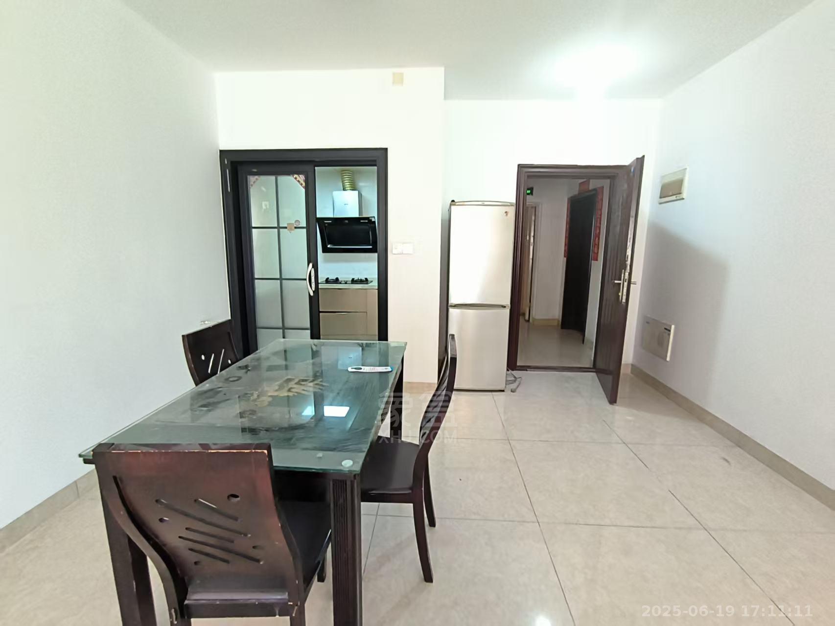 佳兆业金域天下二期 3室2厅2卫 1600.0元/月 佳兆业金域天下二期 3室2厅2卫 1600.0元/月室内图