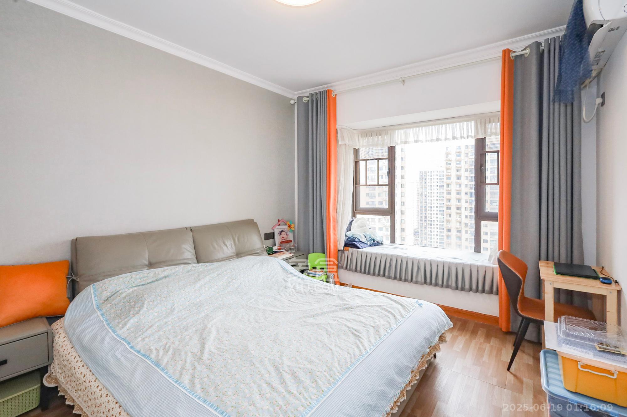 钰龙天下二期(钰龙佳园) 3室2厅2卫 222.0万 钰龙天下二期(钰龙佳园) 3室2厅2卫 222.0万卧室