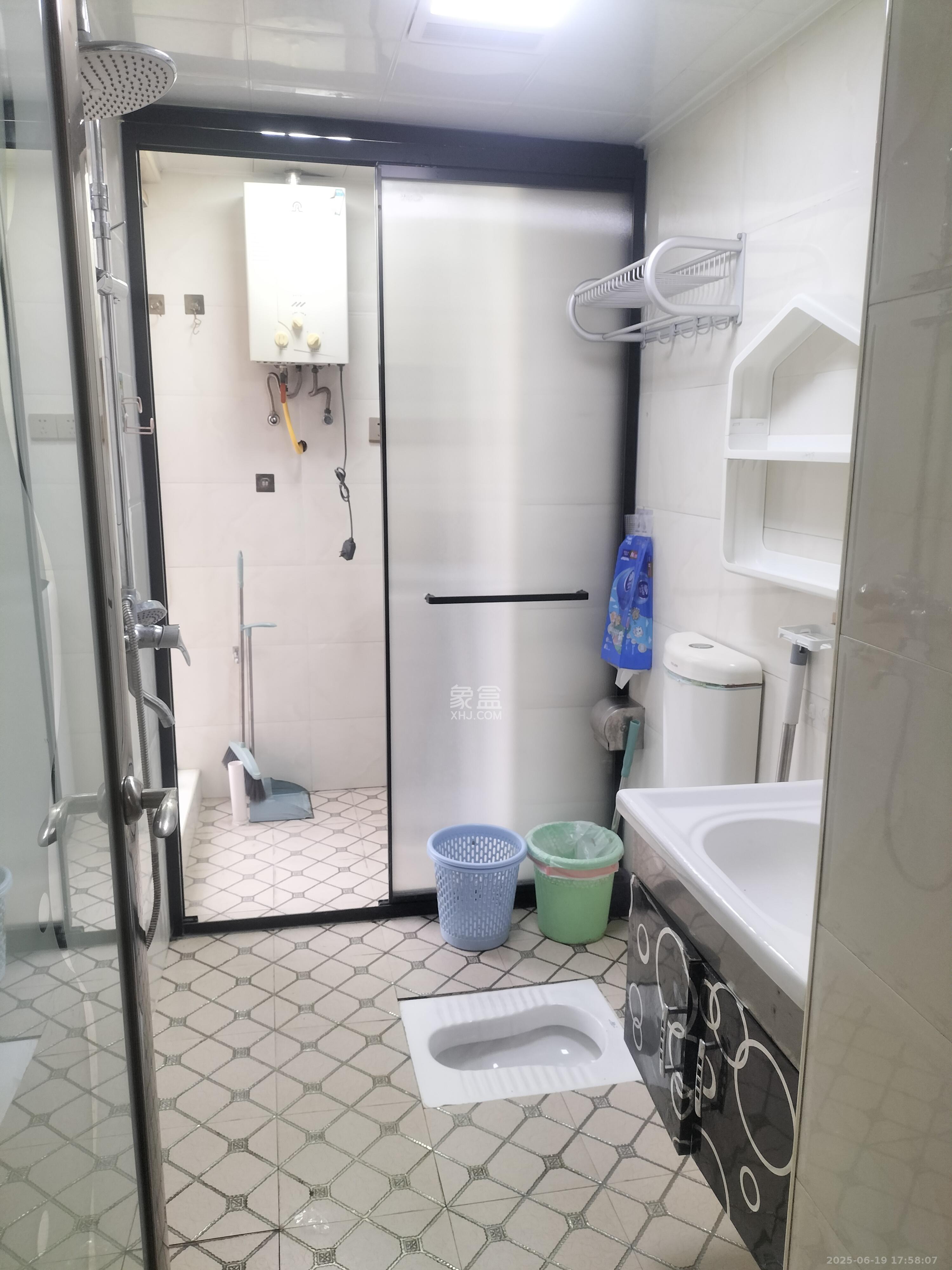 家兴苑  2室2厅1卫    2100.0元/月 家兴苑  2室2厅1卫    2100.0元/月室内图