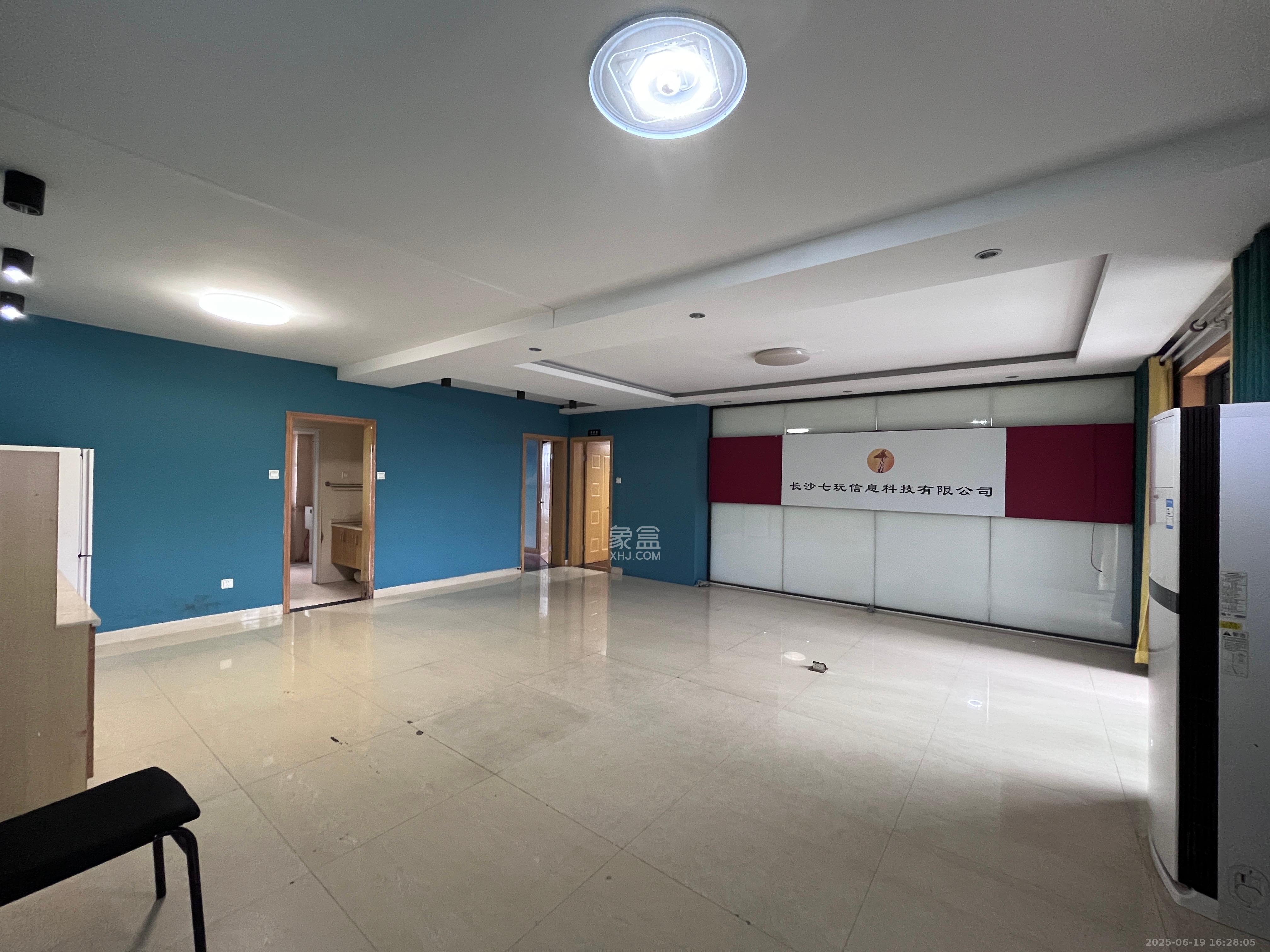 尚城 4室2厅2卫 2500.0元/月 尚城 4室2厅2卫 2500.0元/月室内图