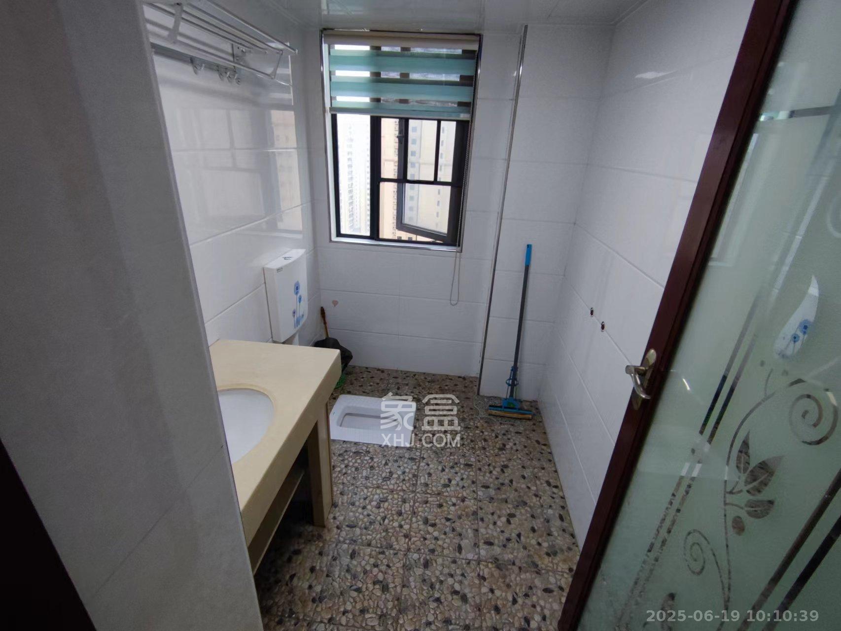 邦盛水岸御园 4室2厅2卫 2400.0元/月 邦盛水岸御园 4室2厅2卫 2400.0元/月室内图