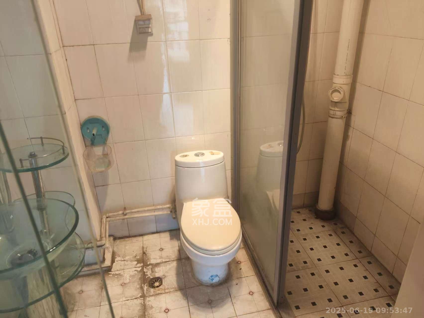 湘凯综合楼 1室0厅0卫 1600.0元/月 湘凯综合楼 1室0厅0卫 1600.0元/月室内图