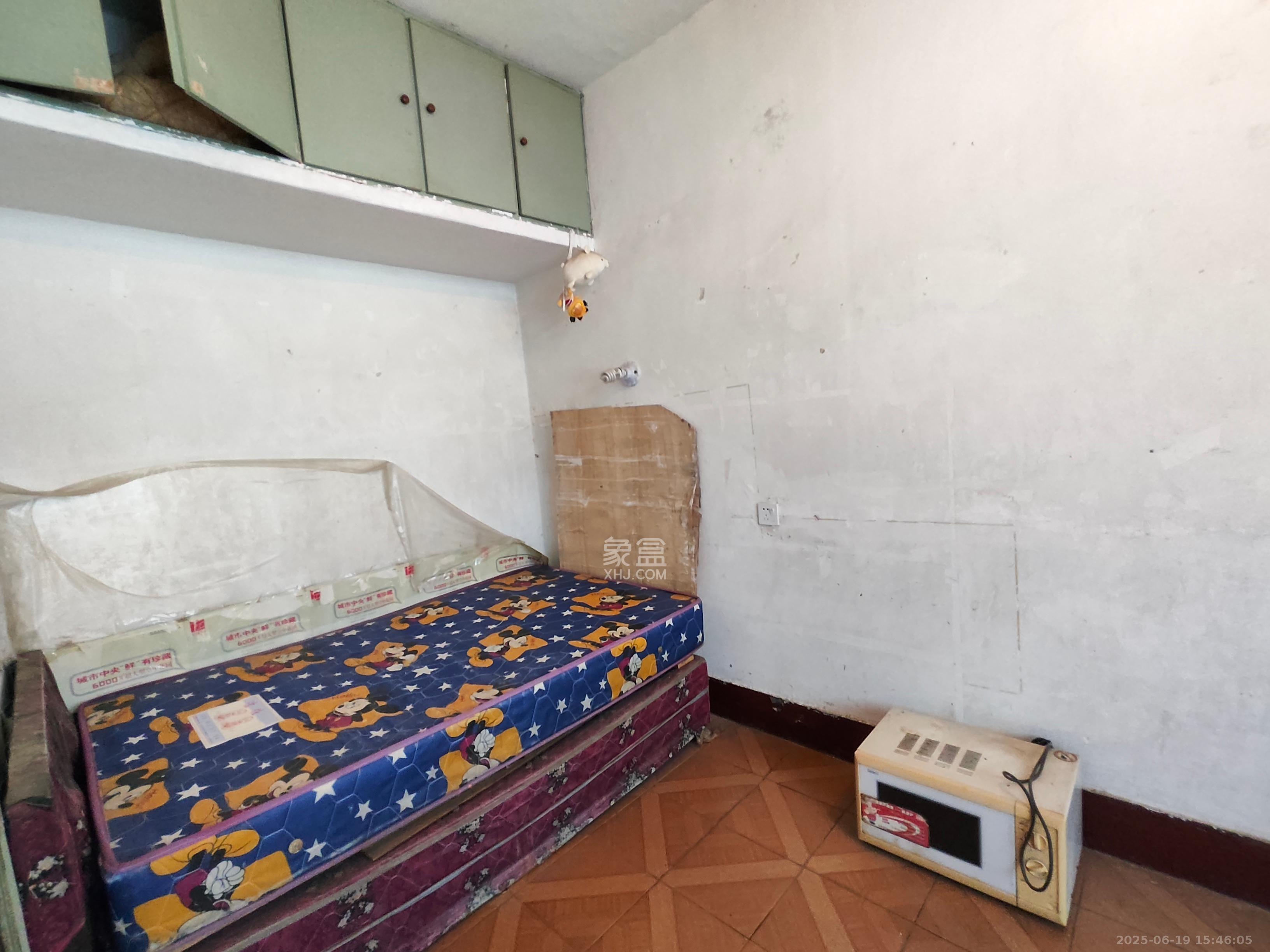 曾家湾13号生活区(友谊集团公司宿舍) 2室1厅1卫 1000.0元/月 曾家湾13号生活区(友谊集团公司宿舍) 2室1厅1卫 1000.0元/月室内图