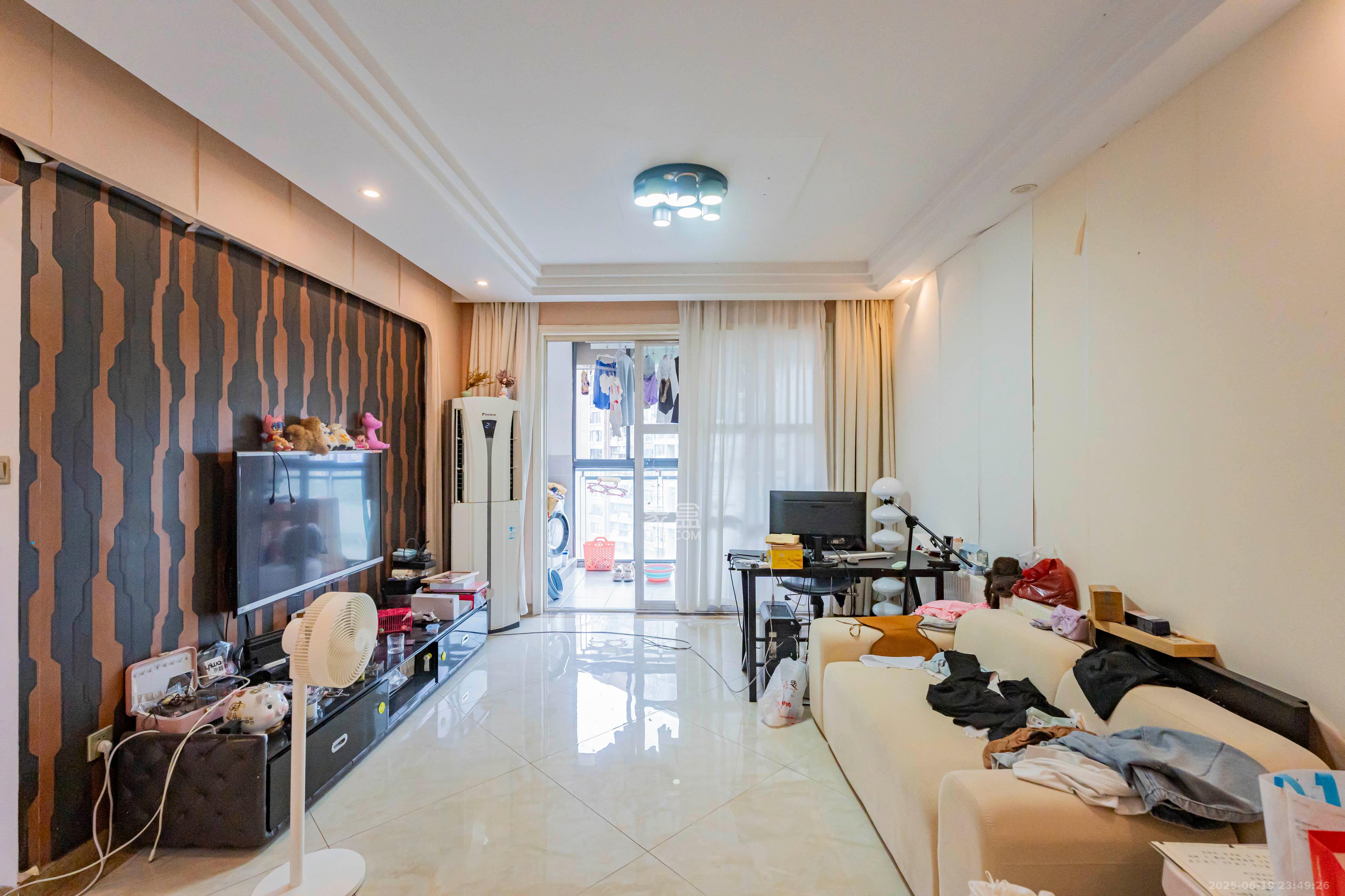 藏珑湖上国际花园  2室2厅1卫    85.0万 藏珑湖上国际花园  2室2厅1卫    85.0万