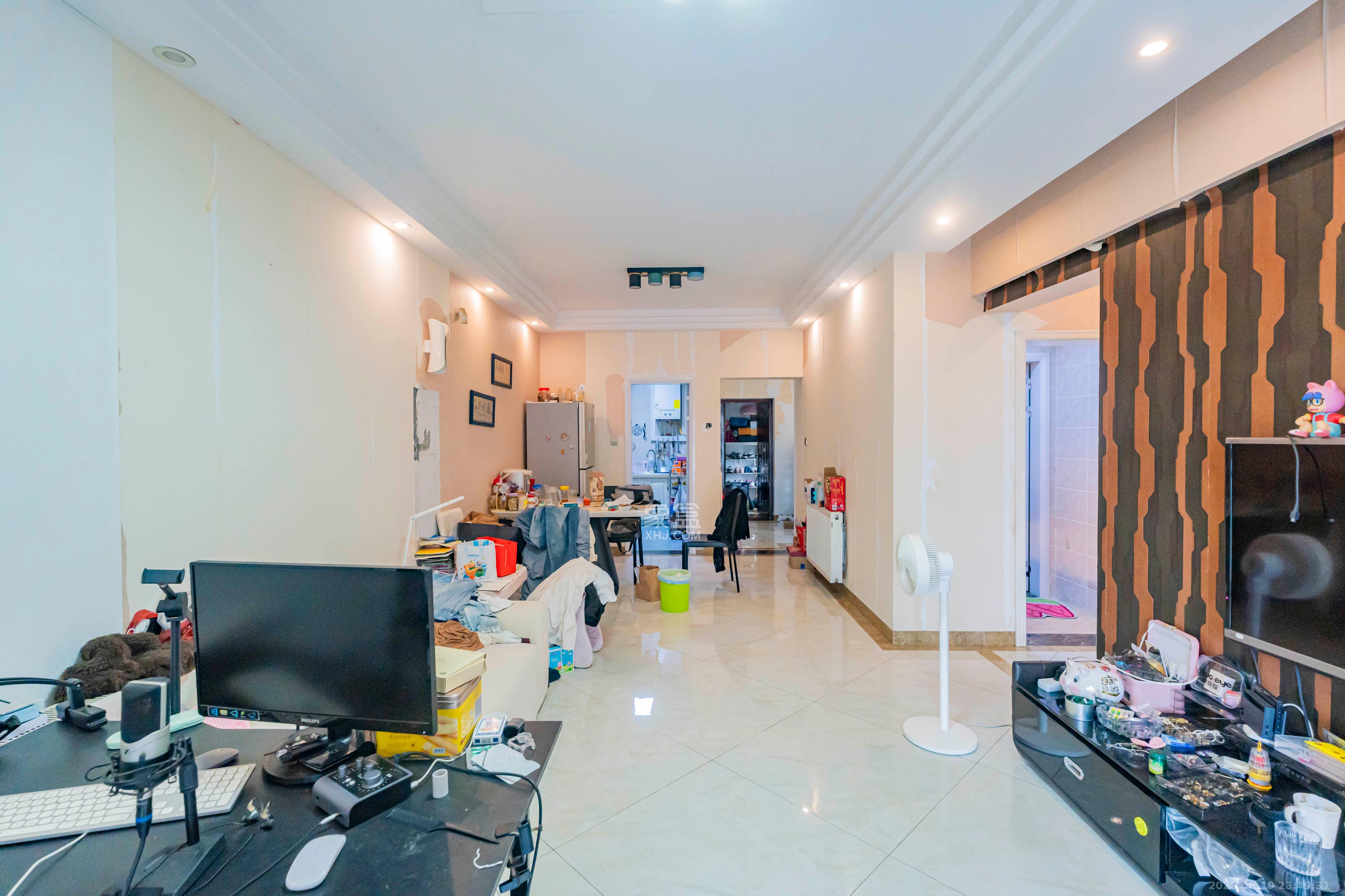 藏珑湖上国际花园 2室2厅1卫 85.0万 藏珑湖上国际花园 2室2厅1卫 85.0万客厅