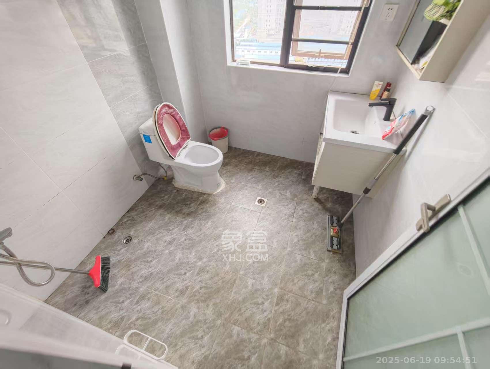 阳光城尚东湾青云苑 3室2厅2卫 2500.0元/月 阳光城尚东湾青云苑 3室2厅2卫 2500.0元/月室内图