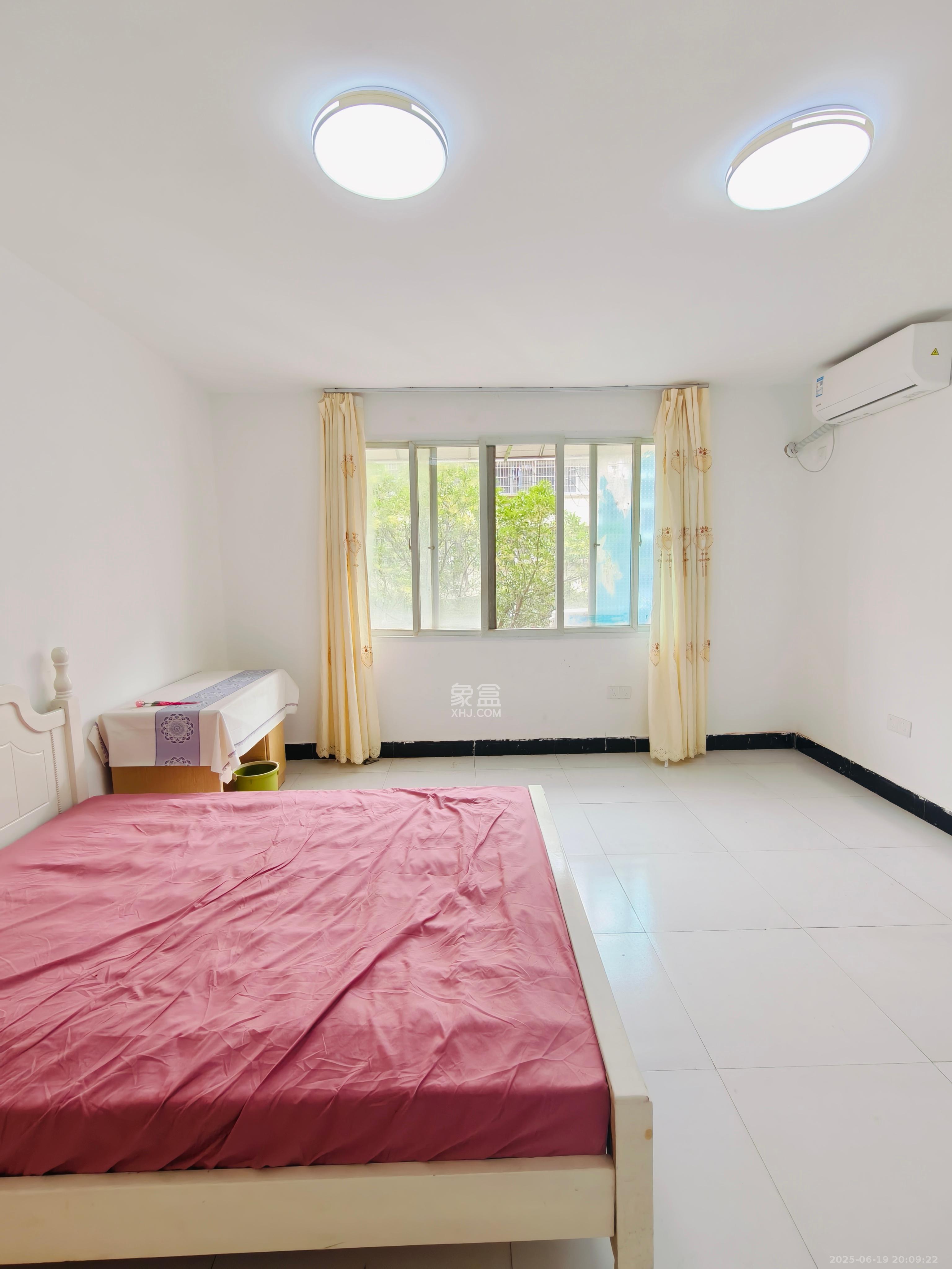 雅雀湖小区 4室2厅1卫 1800.0元/月 雅雀湖小区 4室2厅1卫 1800.0元/月室内图