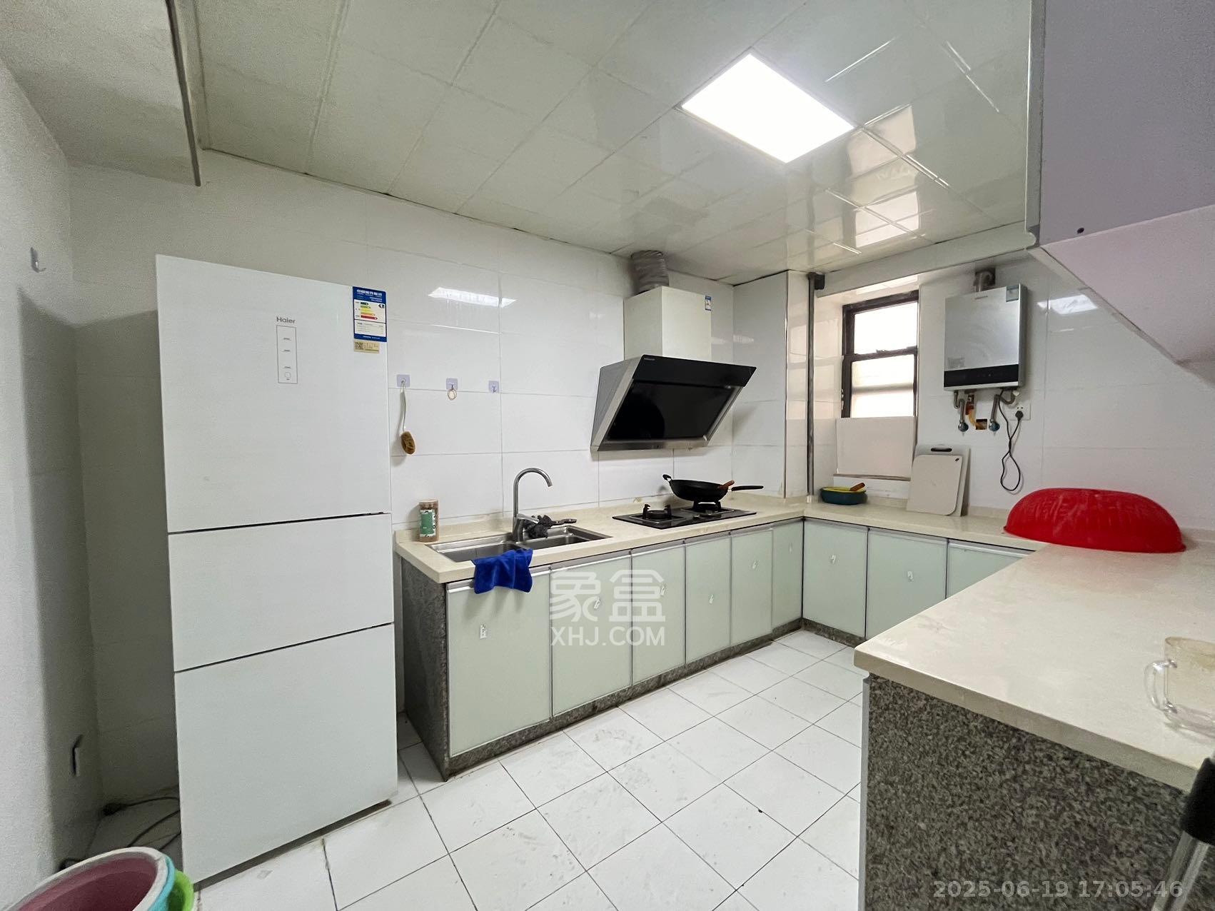 阳光100二期 3室2厅1卫 2600.0元/月 阳光100二期 3室2厅1卫 2600.0元/月室内图