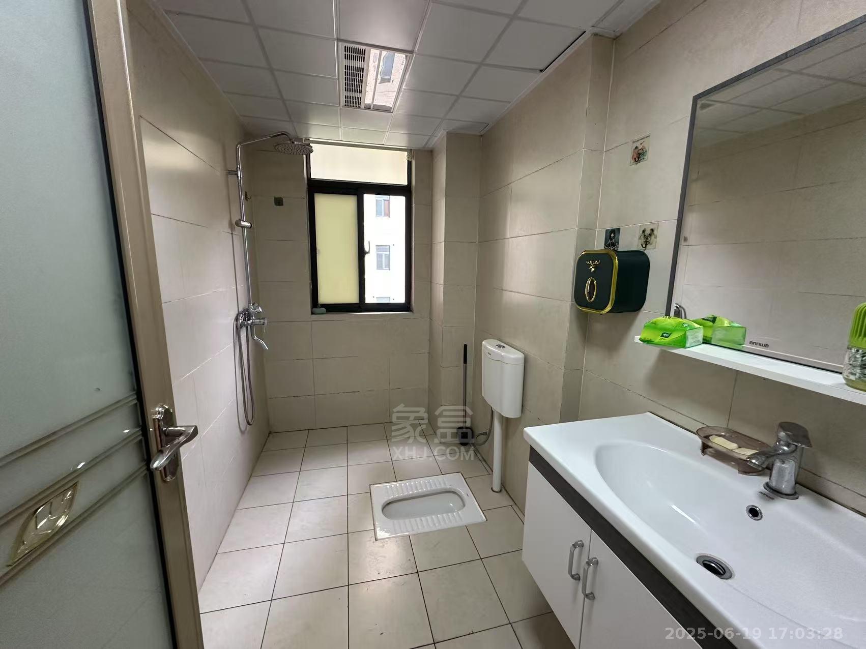 武广国际学苑 3室2厅1卫 2000.0元/月 武广国际学苑 3室2厅1卫 2000.0元/月室内图