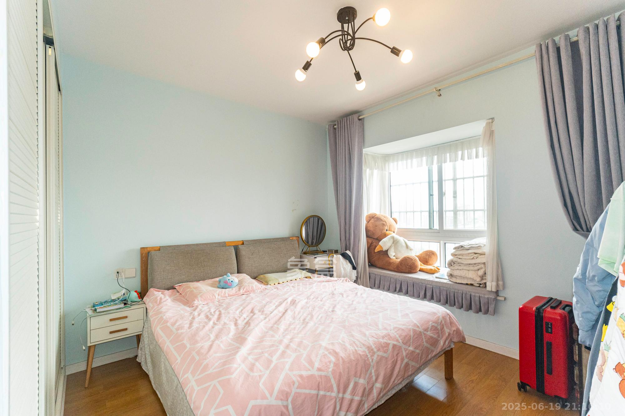 山水湾 3室2厅1卫 69.0万 山水湾 3室2厅1卫 69.0万卧室