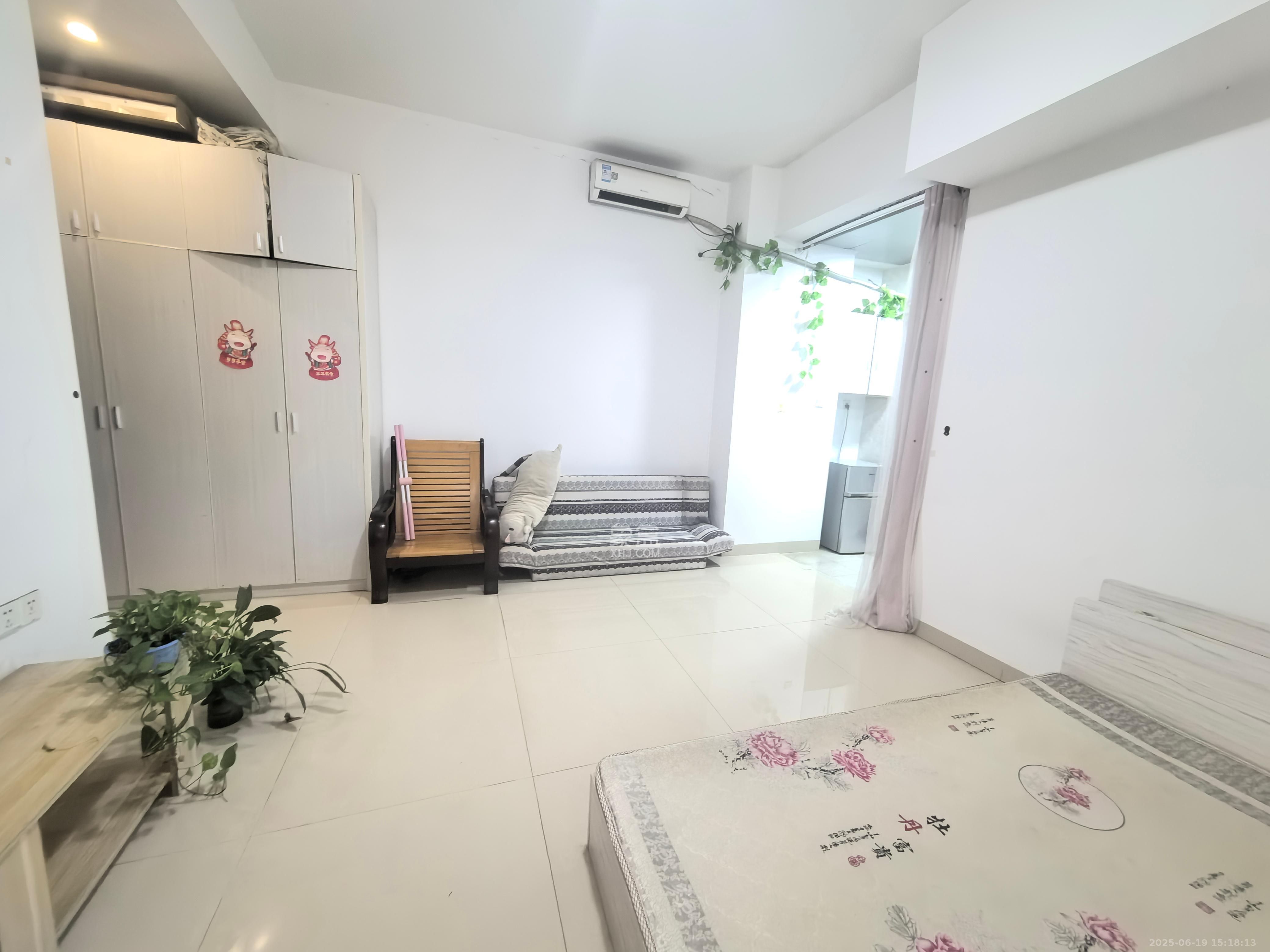 金鼎公园尚  1室1厅1卫    1200.0元/月室内图