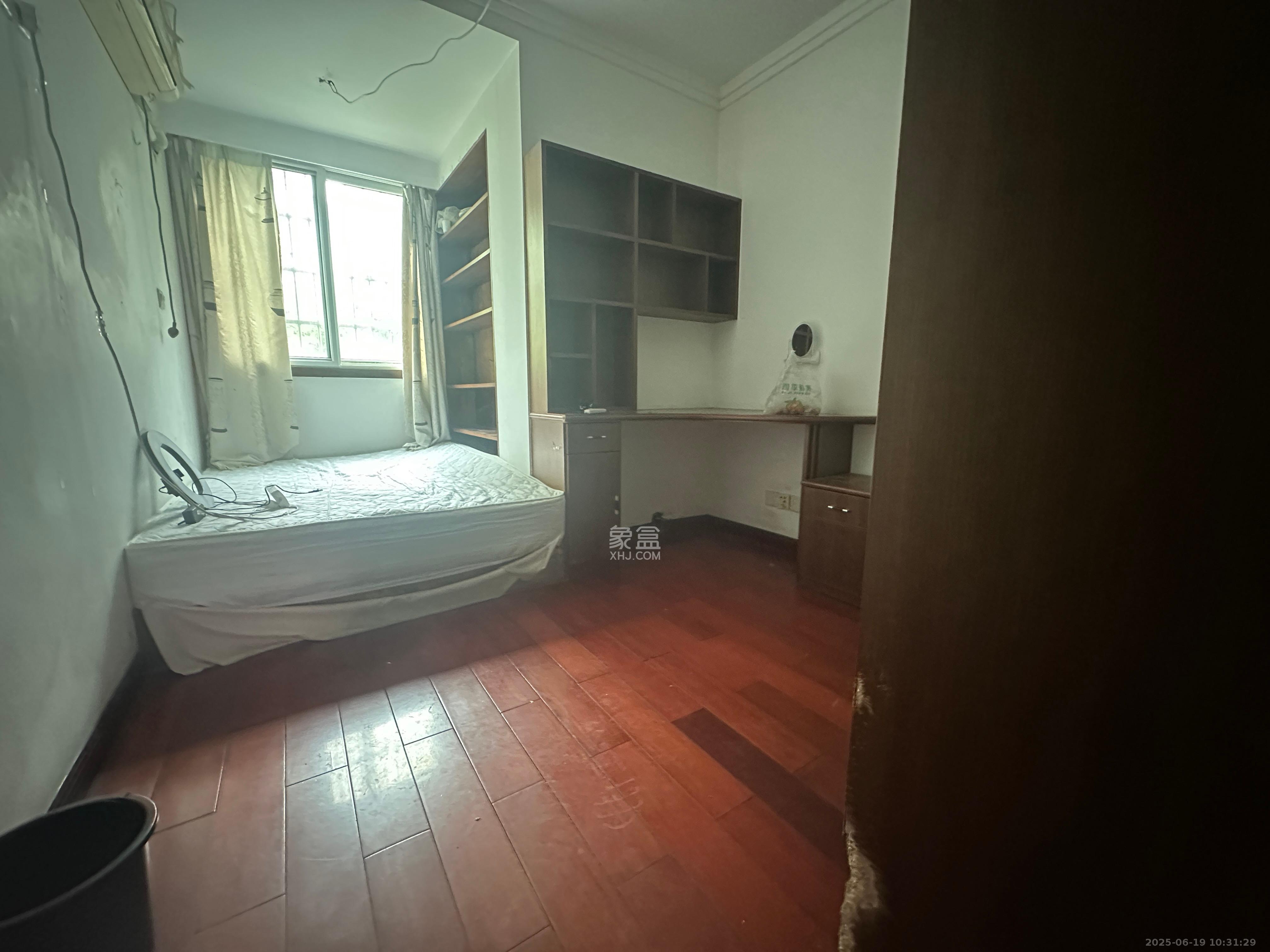 恩瑞麓山名园(龙王港小区) 3室2厅2卫 2200.0元/月 恩瑞麓山名园(龙王港小区) 3室2厅2卫 2200.0元/月室内图