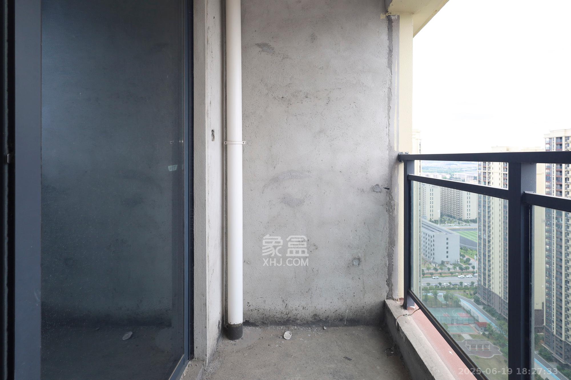 南璟滨江书苑 4室2厅1卫 36.50万 南璟滨江书苑 4室2厅1卫 36.50万阳台