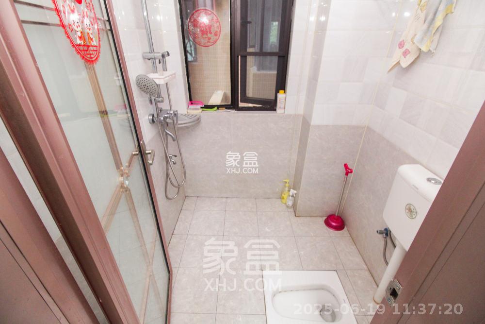 南城印象  3室2厅1卫   2300.00元/月室内图