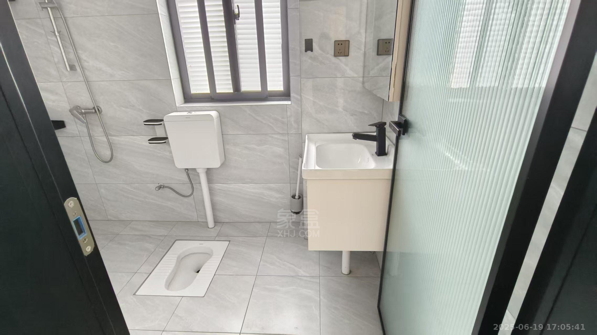 中泰财富湘江 3室2厅2卫 2800.0元/月 中泰财富湘江 3室2厅2卫 2800.0元/月室内图