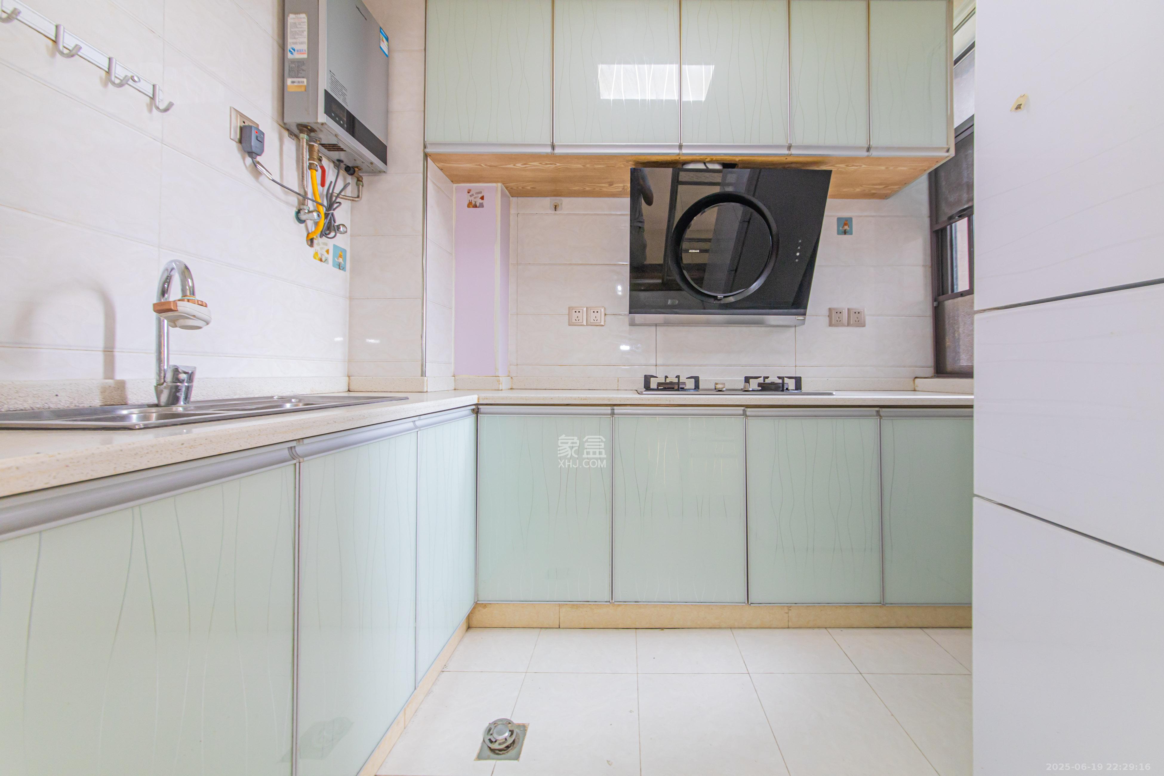 长城水郡 1室2厅1卫 60.0万 长城水郡 1室2厅1卫 60.0万厨房