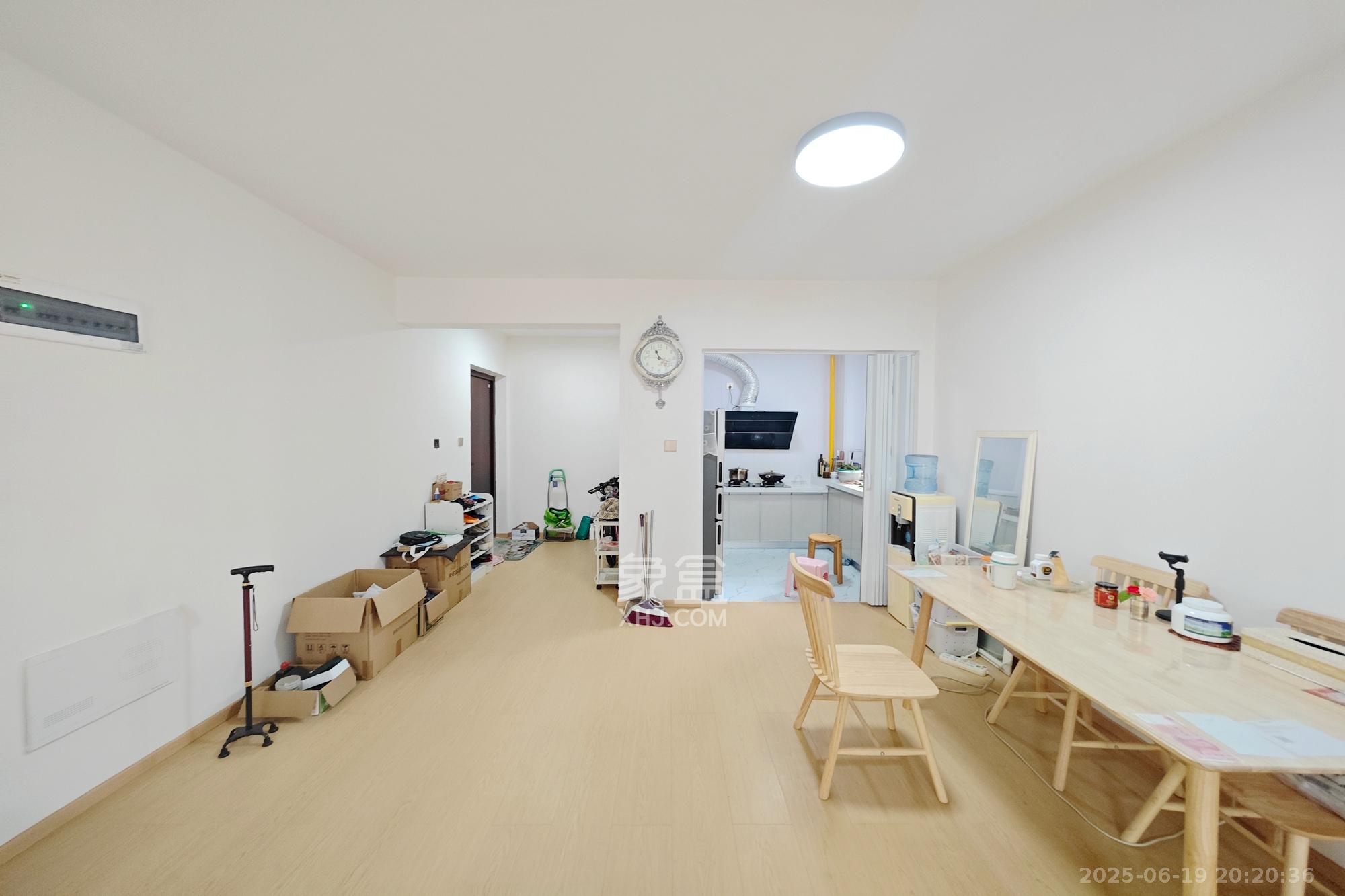 国欣向荣府  4室2厅2卫    155.0万 国欣向荣府  4室2厅2卫    155.0万客厅