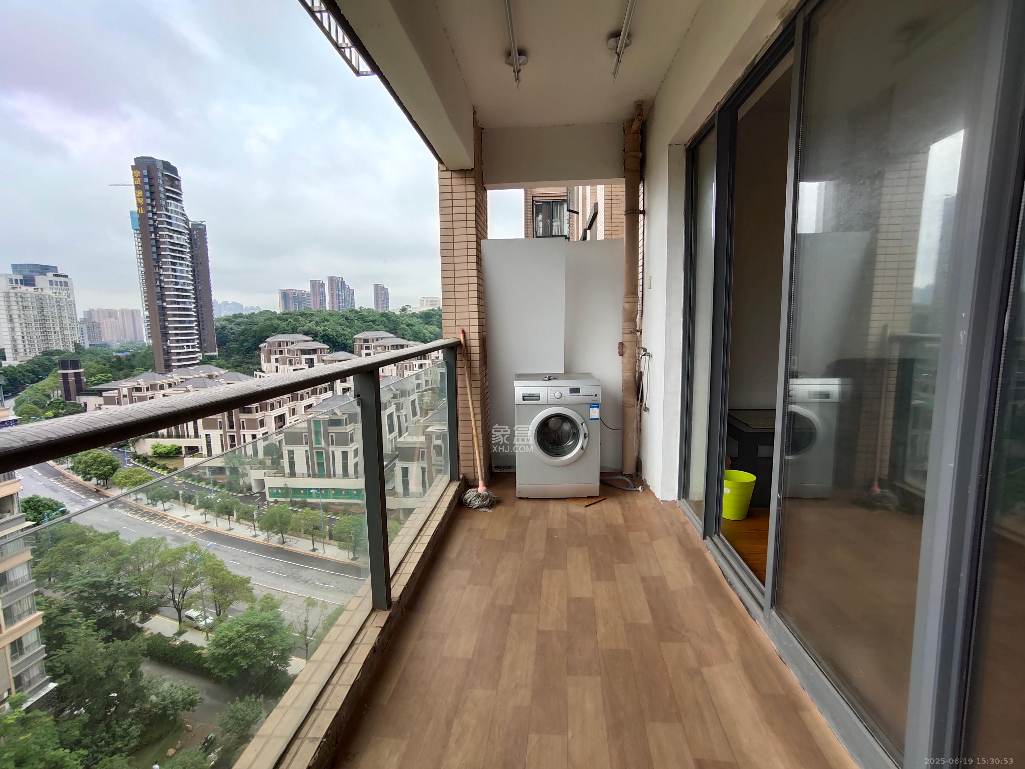 中城丽景香山园  3室2厅2卫    3400.0元/月室内图