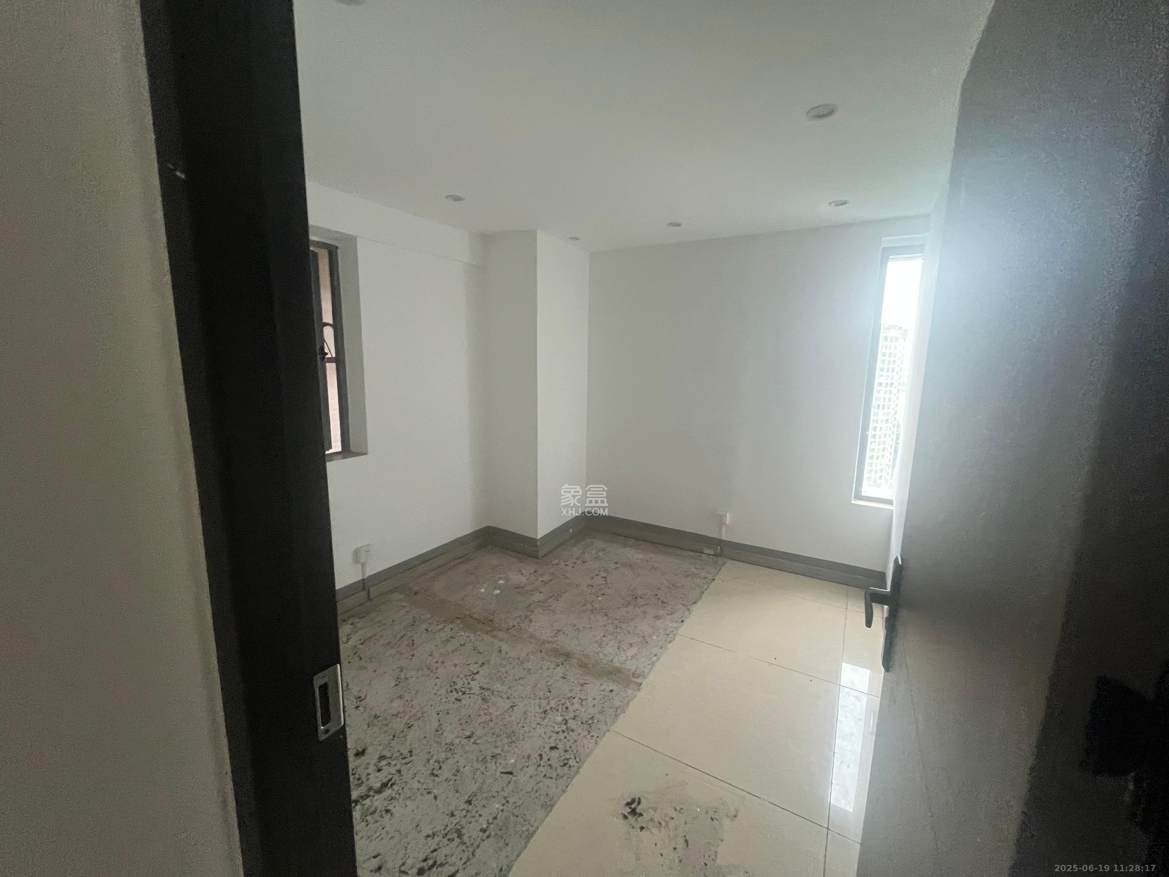 东怡外国(南湖一号) 2室1厅1卫 2200.0元/月 东怡外国(南湖一号) 2室1厅1卫 2200.0元/月室内图