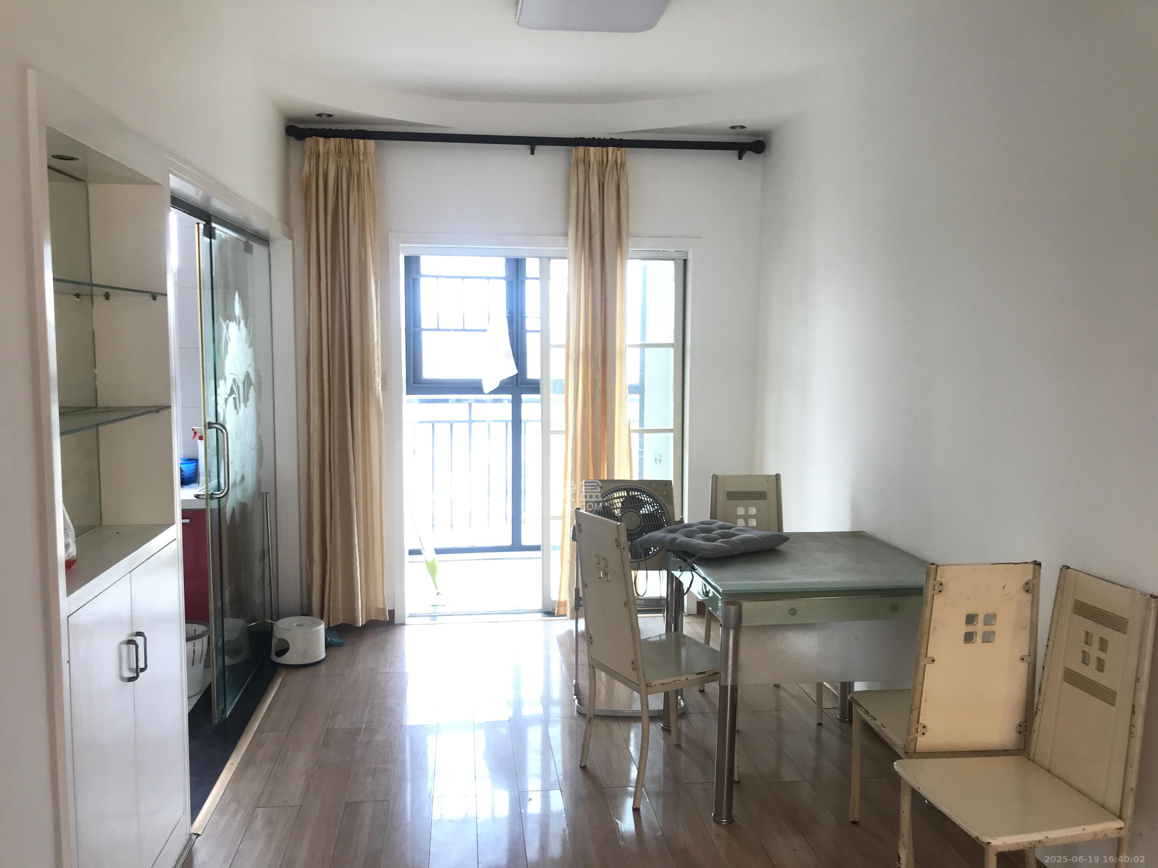 嘉盛华庭(一期、二期、三期)  2室2厅1卫    2600.0元/月 嘉盛华庭(一期、二期、三期)  2室2厅1卫    2600.0元/月室内图