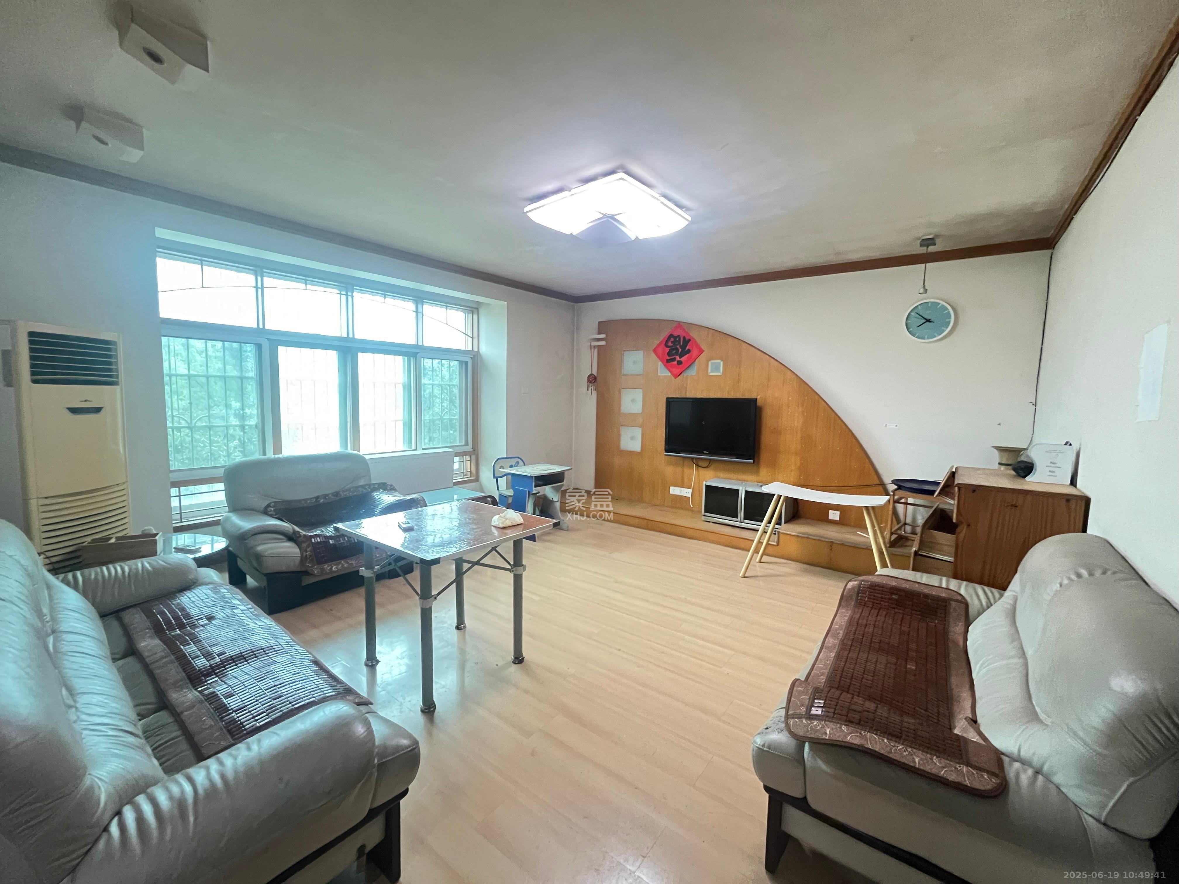 咸嘉新村嘉文苑 3室2厅2卫 2300.0元/月 咸嘉新村嘉文苑 3室2厅2卫 2300.0元/月室内图