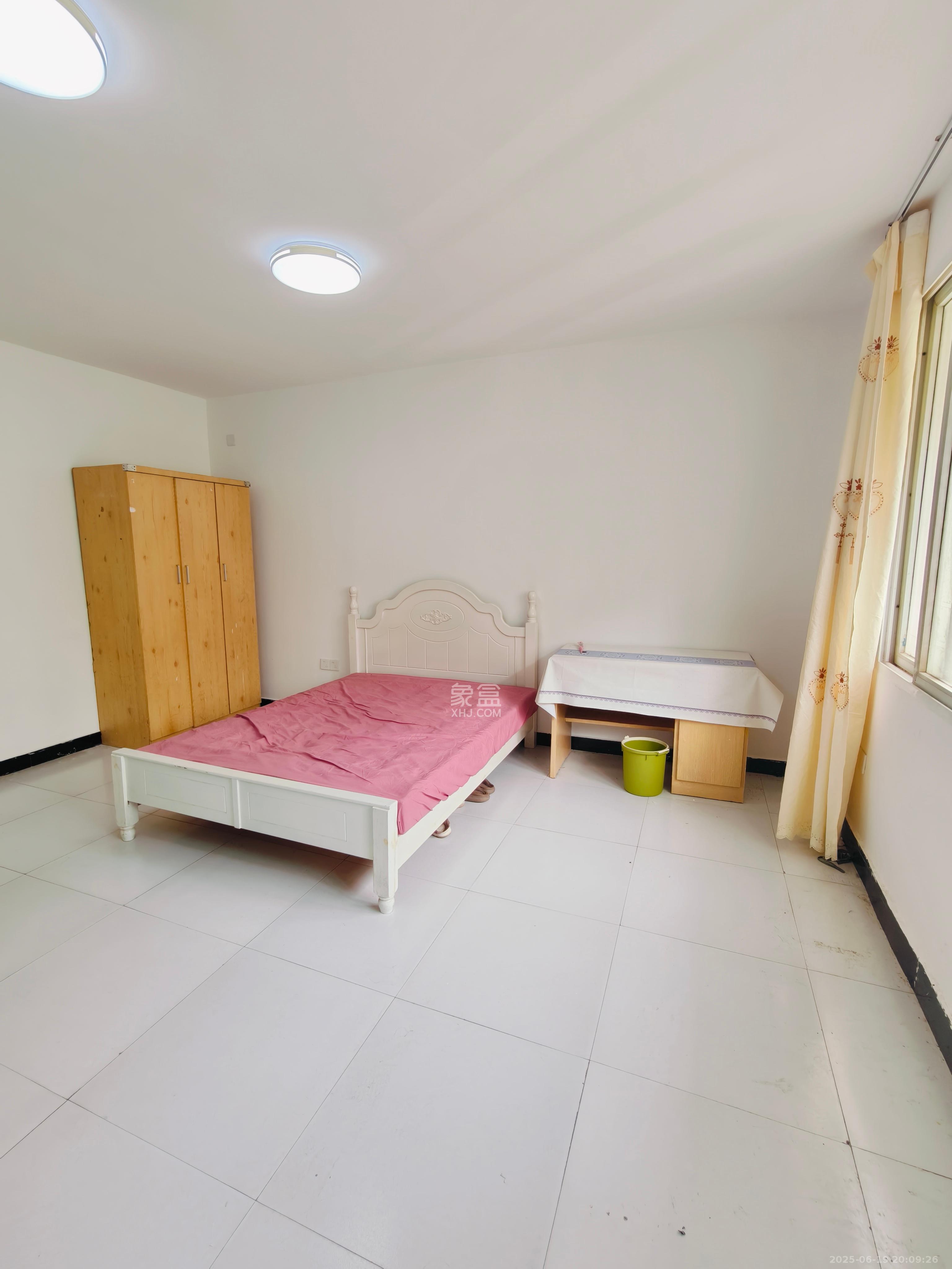 雅雀湖小区 4室2厅1卫 1800.0元/月 雅雀湖小区 4室2厅1卫 1800.0元/月室内图