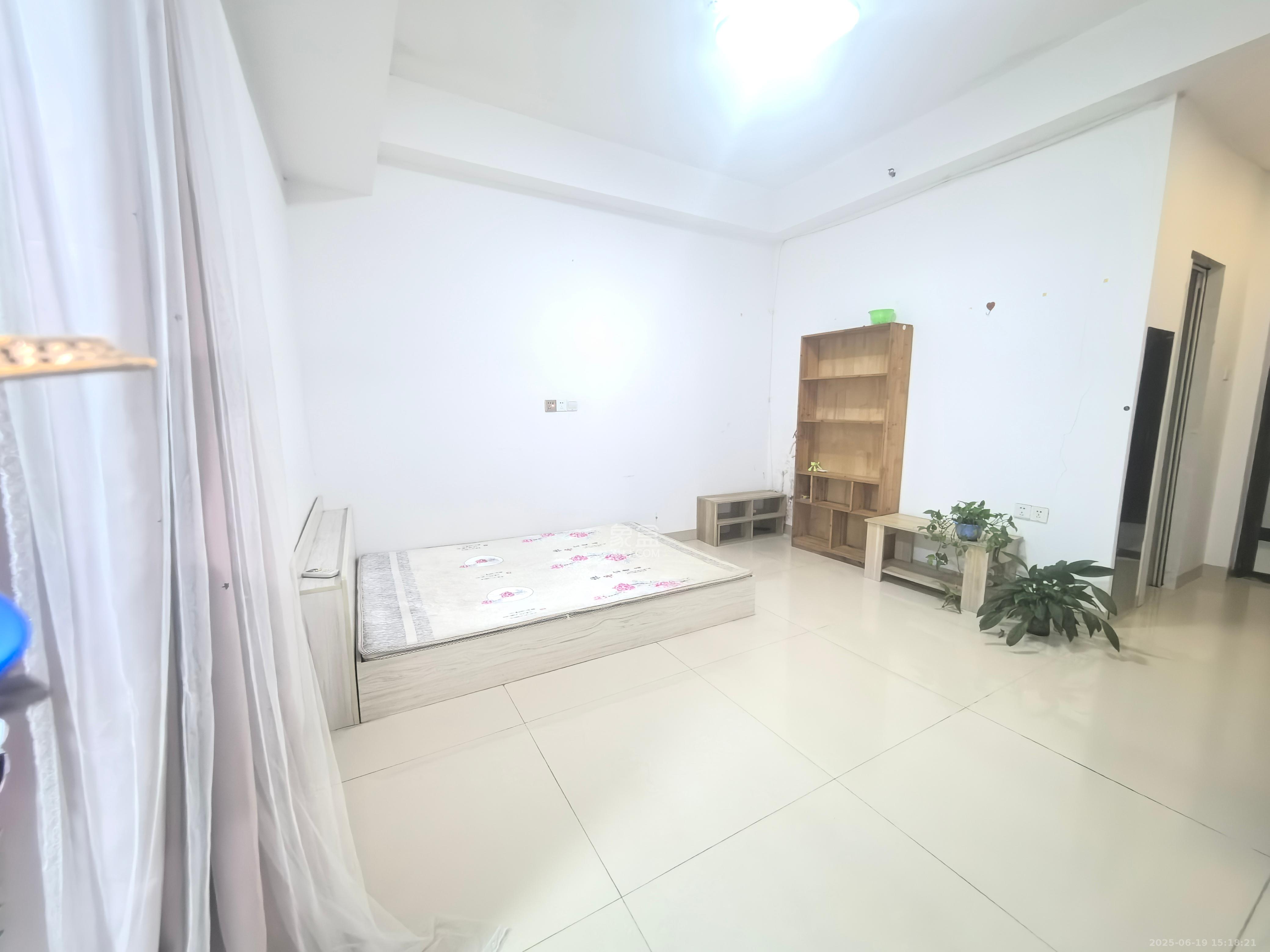 金鼎公园尚  1室1厅1卫    1200.0元/月室内图