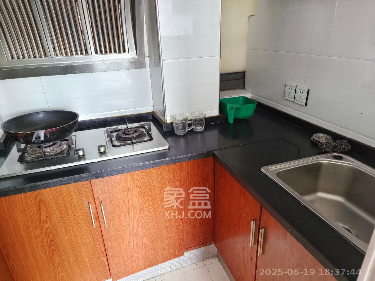 少帅府  1室1厅1卫    2500.0元/月 少帅府  1室1厅1卫    2500.0元/月室内图