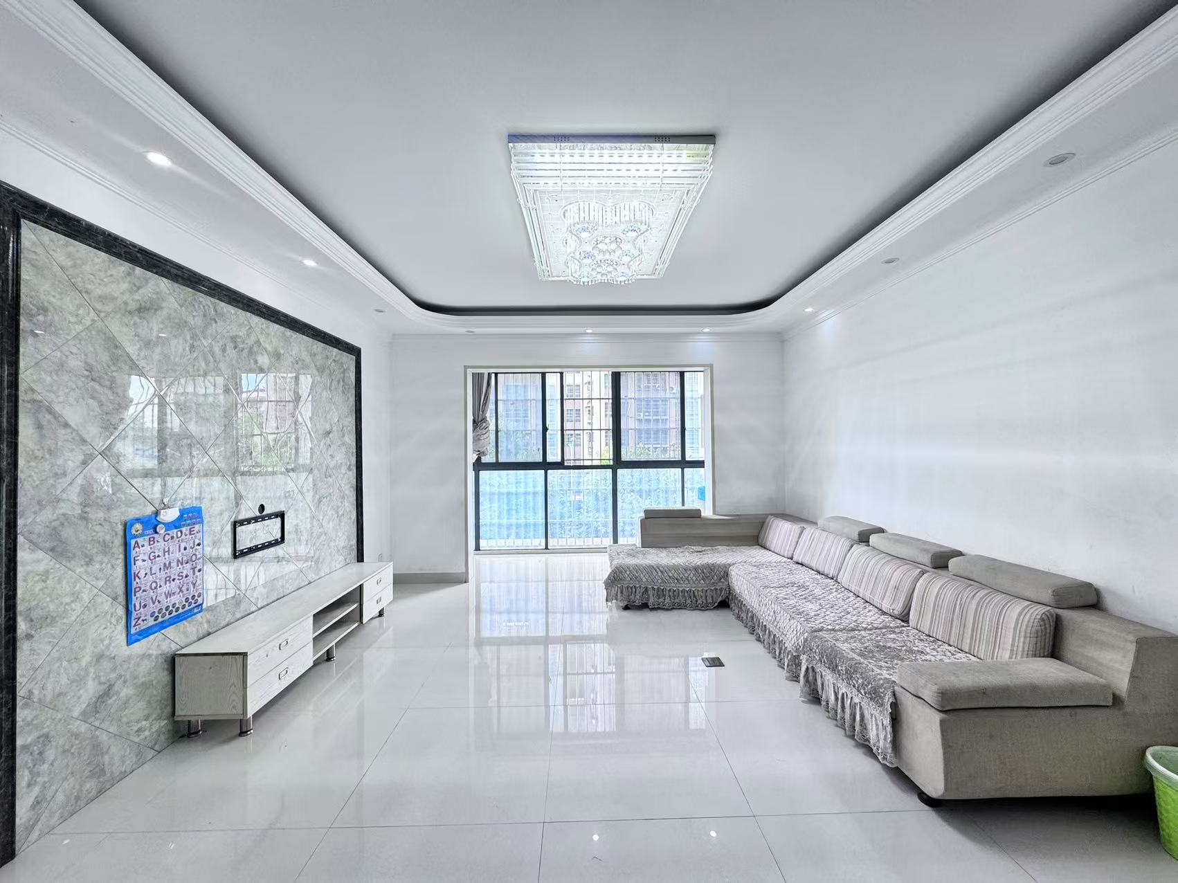 芦淞区荷叶名苑 4室2厅2卫 48.8万 芦淞区荷叶名苑 4室2厅2卫 48.8万室内图