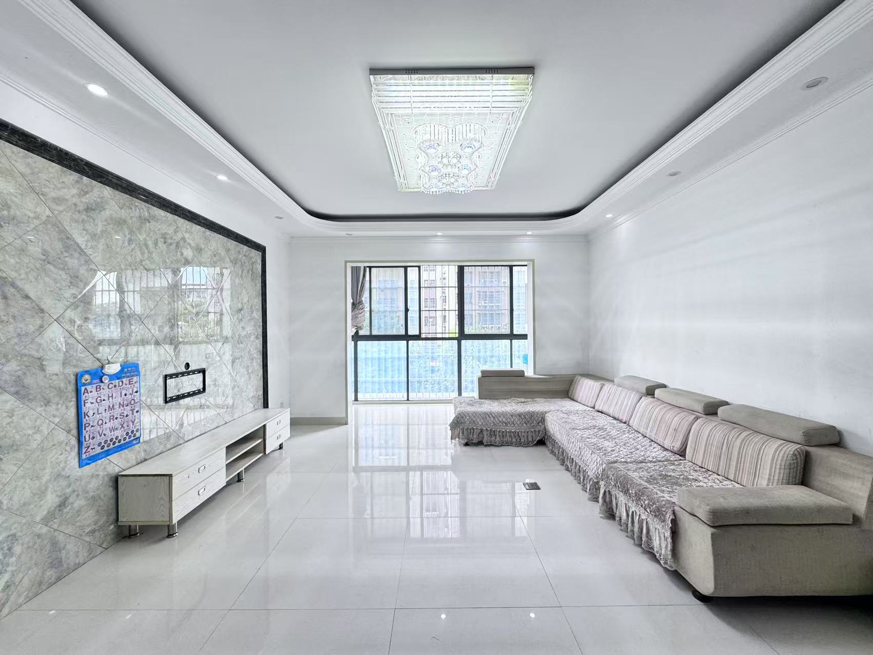 芦淞区荷叶名苑 4室2厅2卫 48.8万 芦淞区荷叶名苑 4室2厅2卫 48.8万室内图