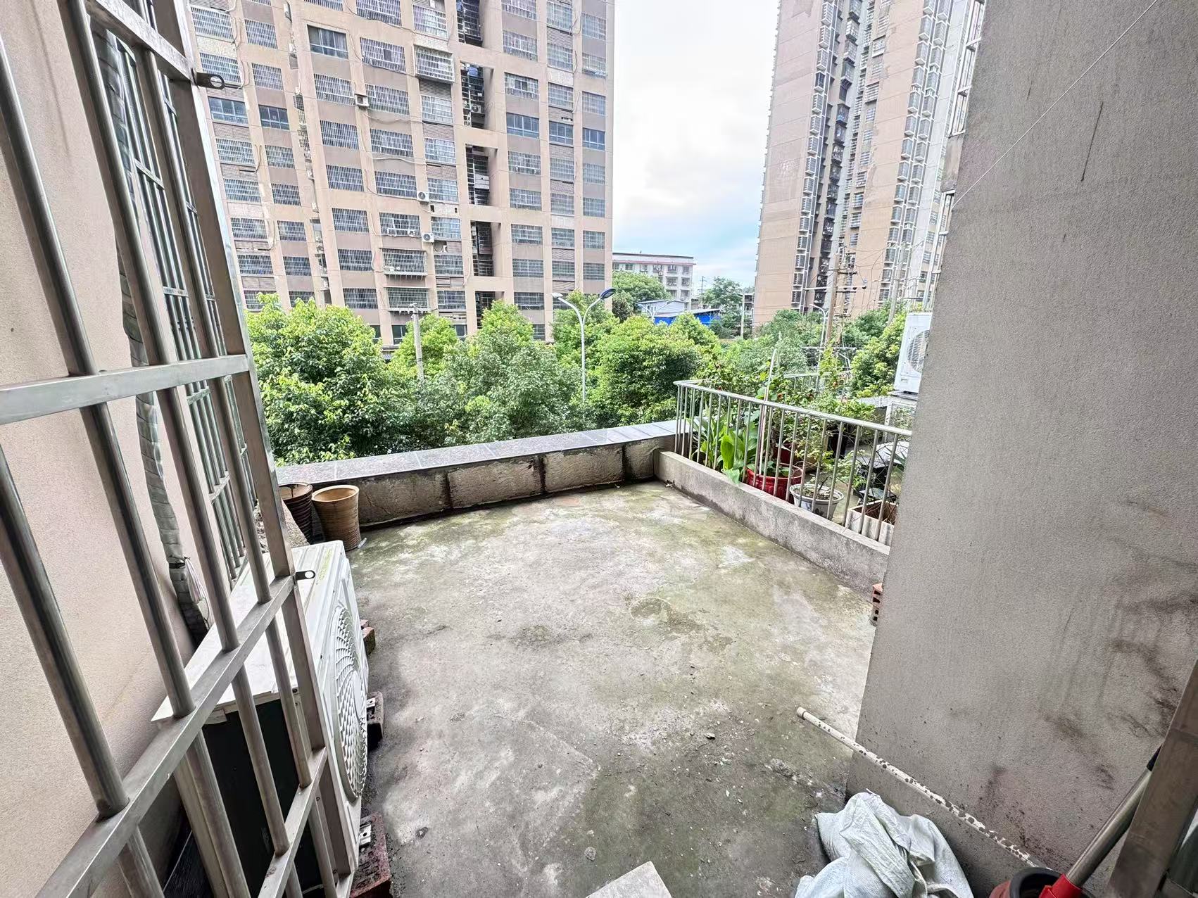 芦淞区荷叶名苑 4室2厅2卫 48.8万 芦淞区荷叶名苑 4室2厅2卫 48.8万室内图