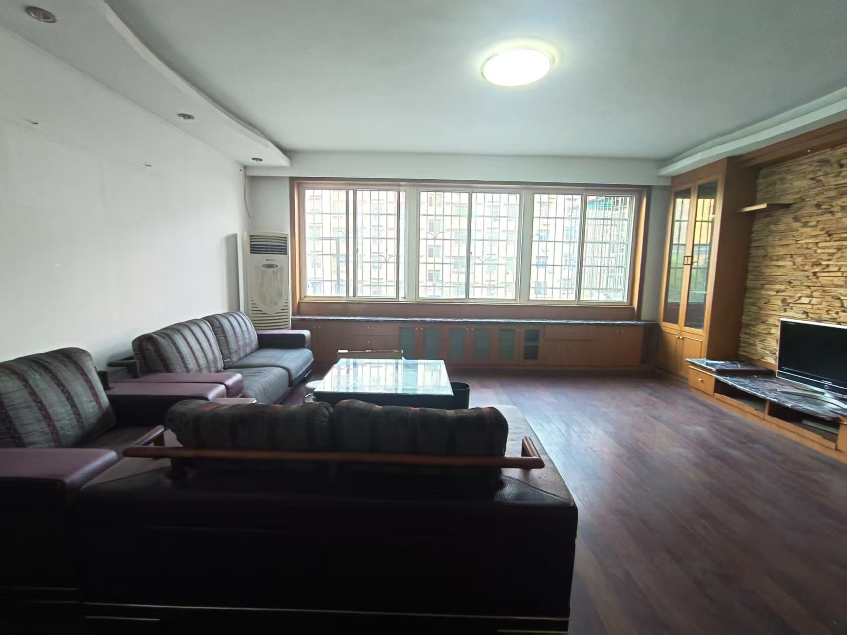 园丁小区 4室2厅2卫 70.0万 园丁小区 4室2厅2卫 70.0万室内图