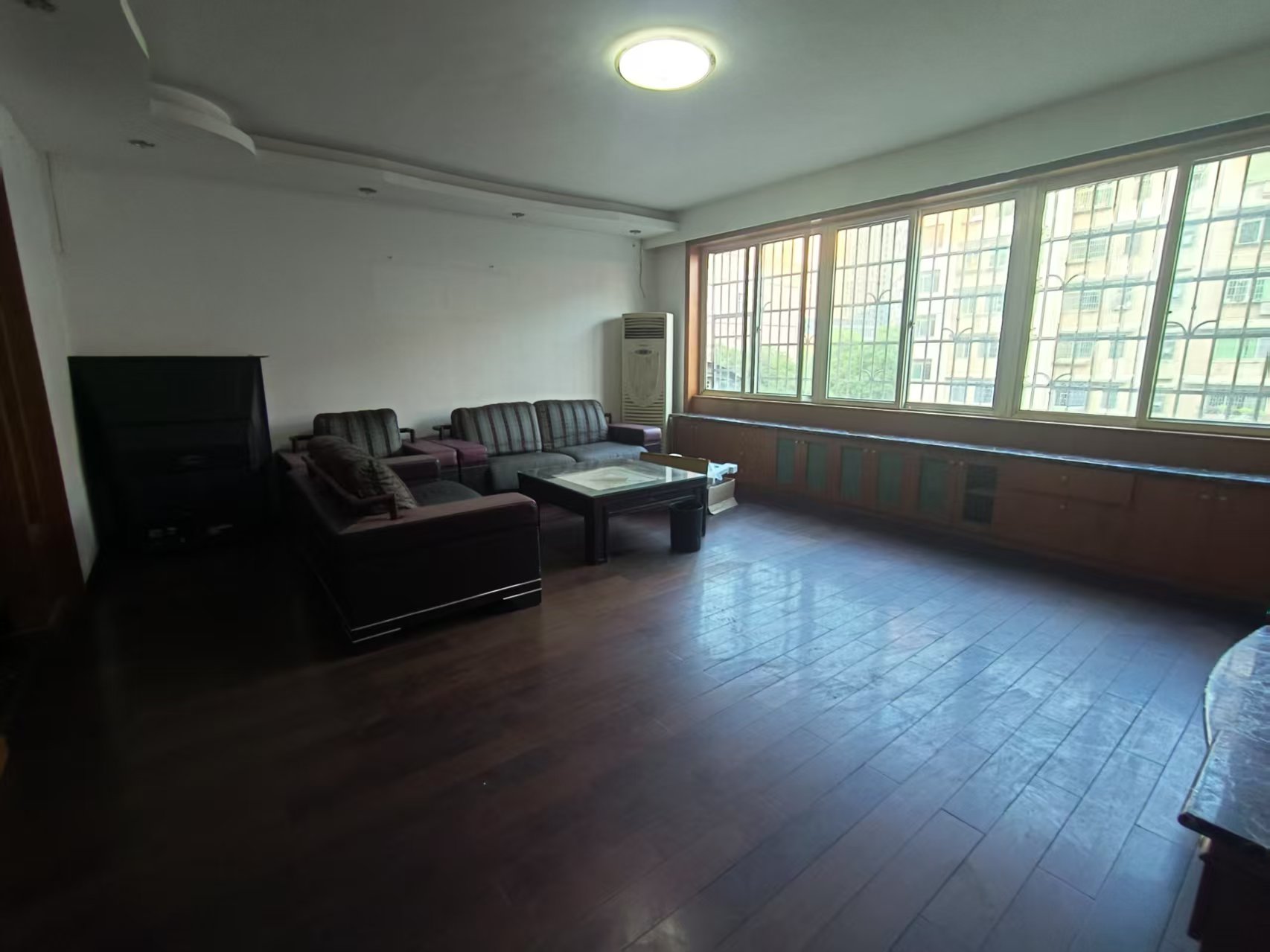 园丁小区 4室2厅2卫 70.0万 园丁小区 4室2厅2卫 70.0万室内图