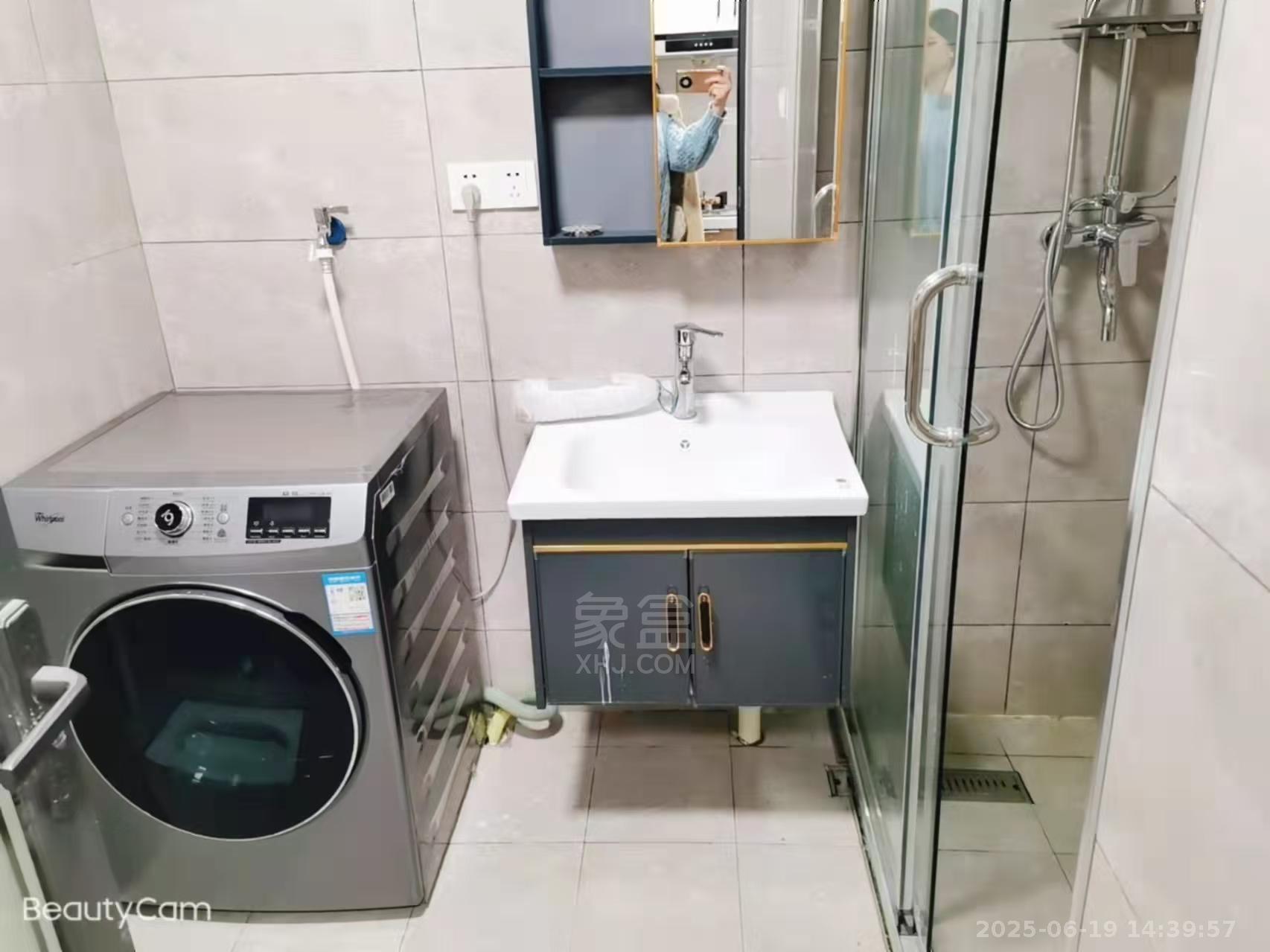 朗廷览江 1室1厅1卫 1700.0元/月 朗廷览江 1室1厅1卫 1700.0元/月室内图