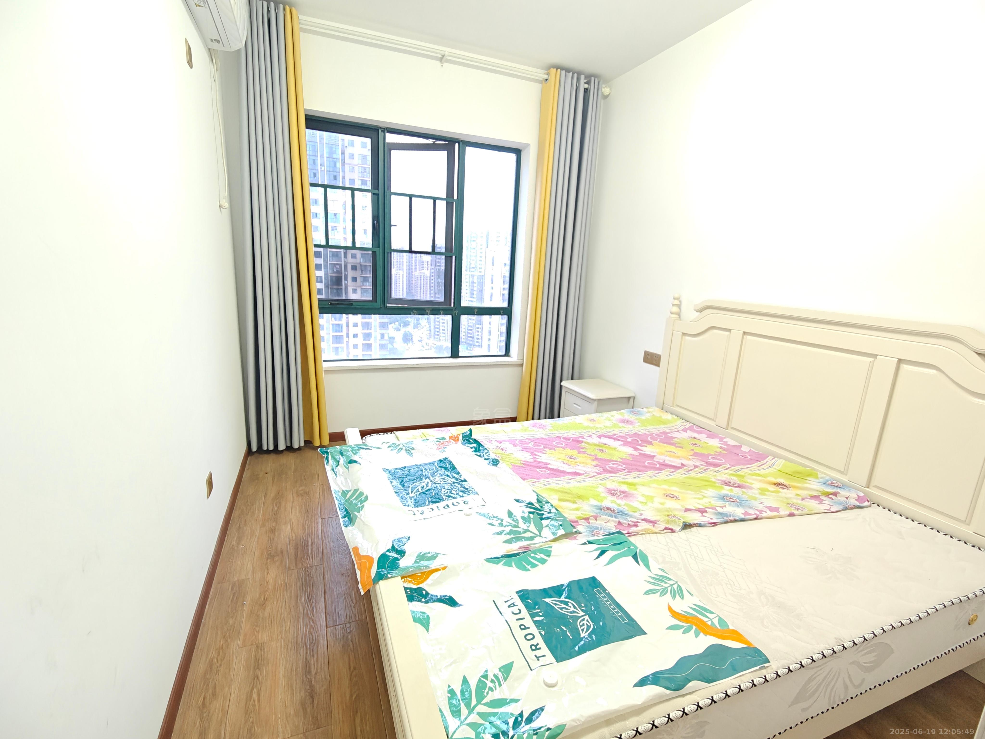 湖景名城 4室2厅2卫 2000.0元/月 湖景名城 4室2厅2卫 2000.0元/月室内图