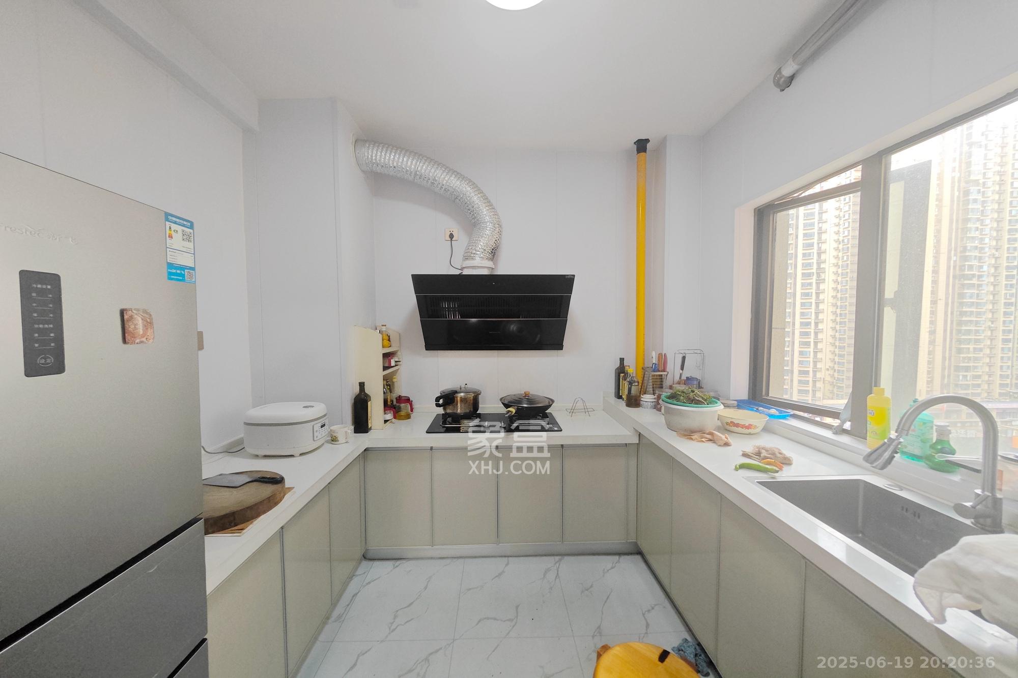 国欣向荣府  4室2厅2卫    155.0万 国欣向荣府  4室2厅2卫    155.0万厨房