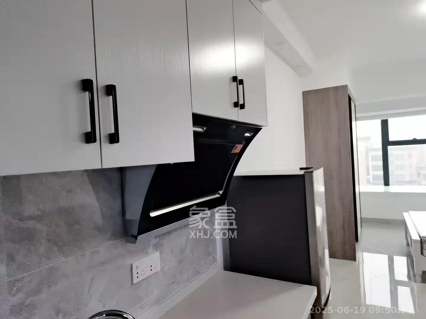 裕天国际商汇中心 1室0厅0卫 1400.0元/月 裕天国际商汇中心 1室0厅0卫 1400.0元/月室内图