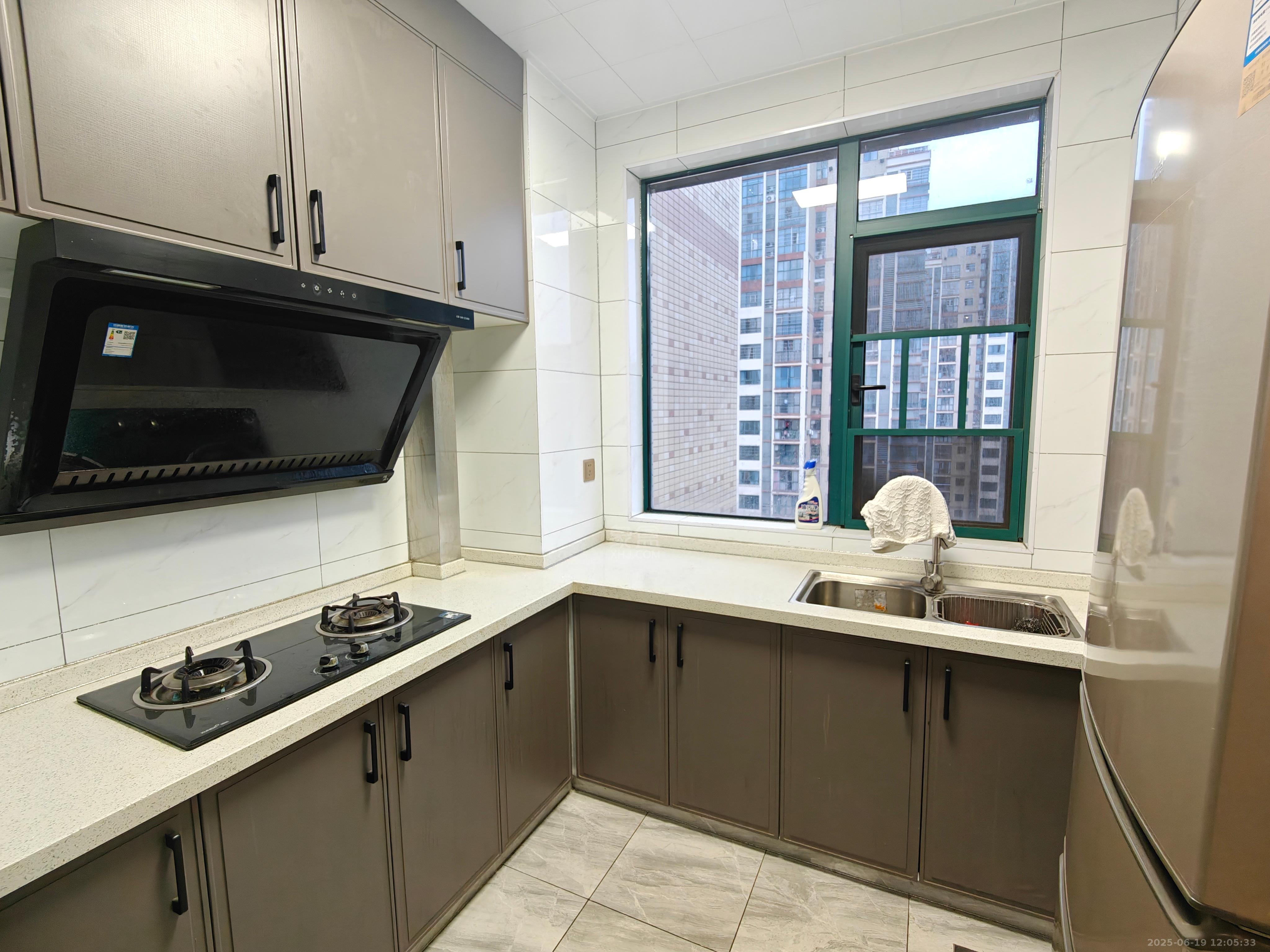 湖景名城 4室2厅2卫 2000.0元/月 湖景名城 4室2厅2卫 2000.0元/月室内图