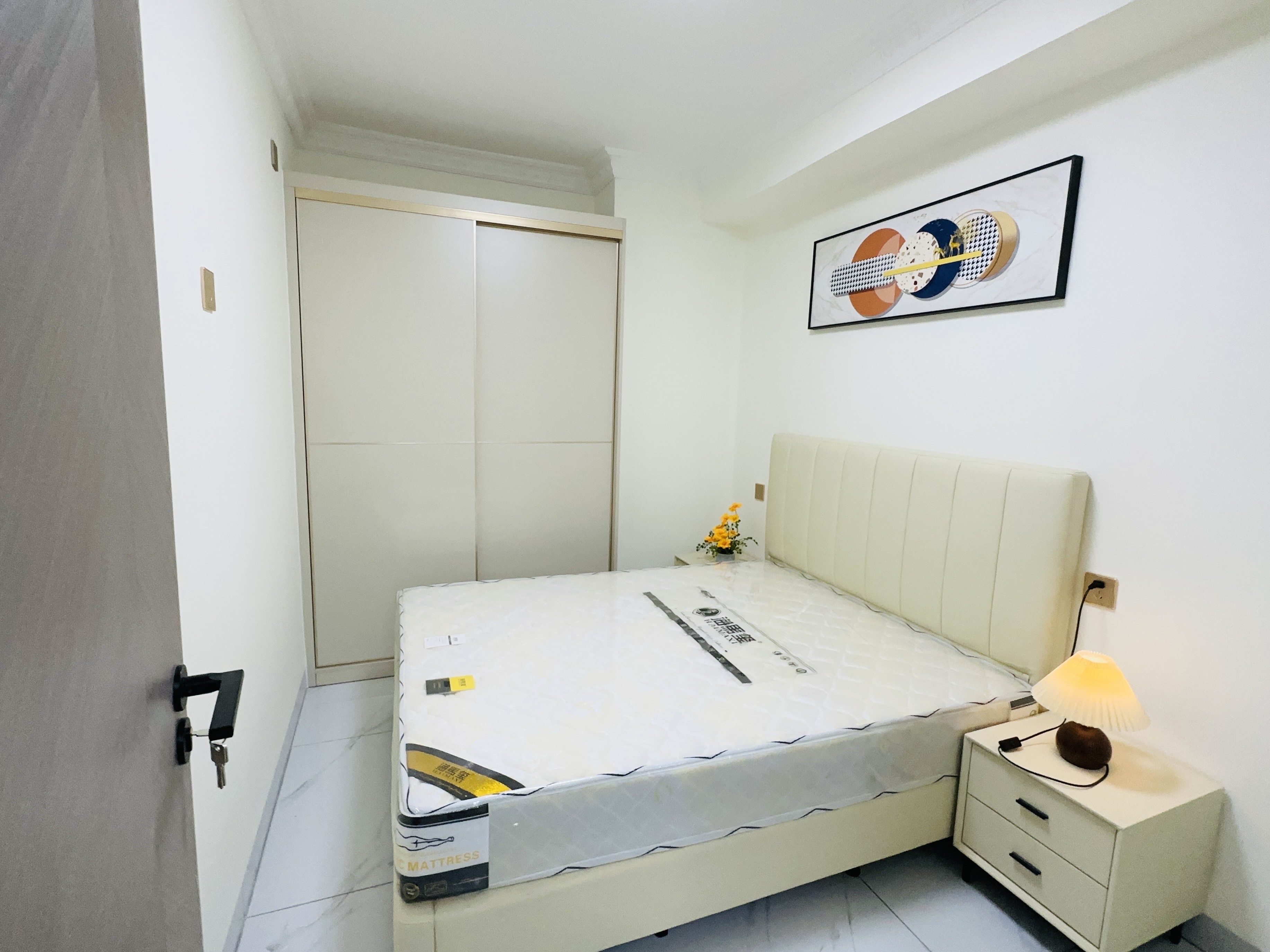 凤翔大厦 3室2厅1卫 79.0万 凤翔大厦 3室2厅1卫 79.0万客厅