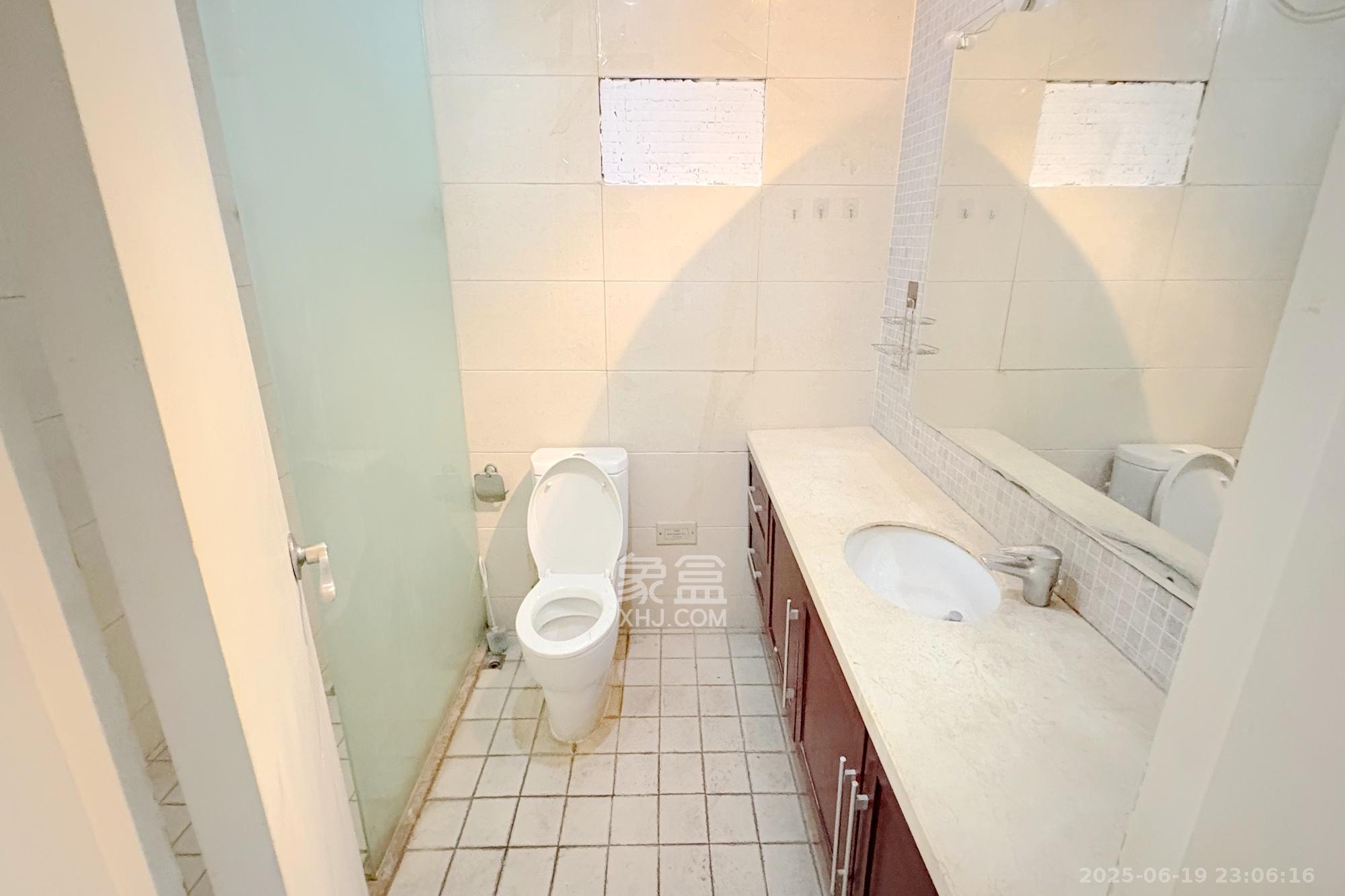 铂宫  1室1厅1卫    58.0万 铂宫  1室1厅1卫    58.0万卫生间