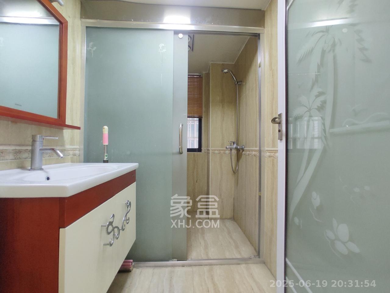 汀湘十里  3室2厅2卫   2200.00元/月室内图