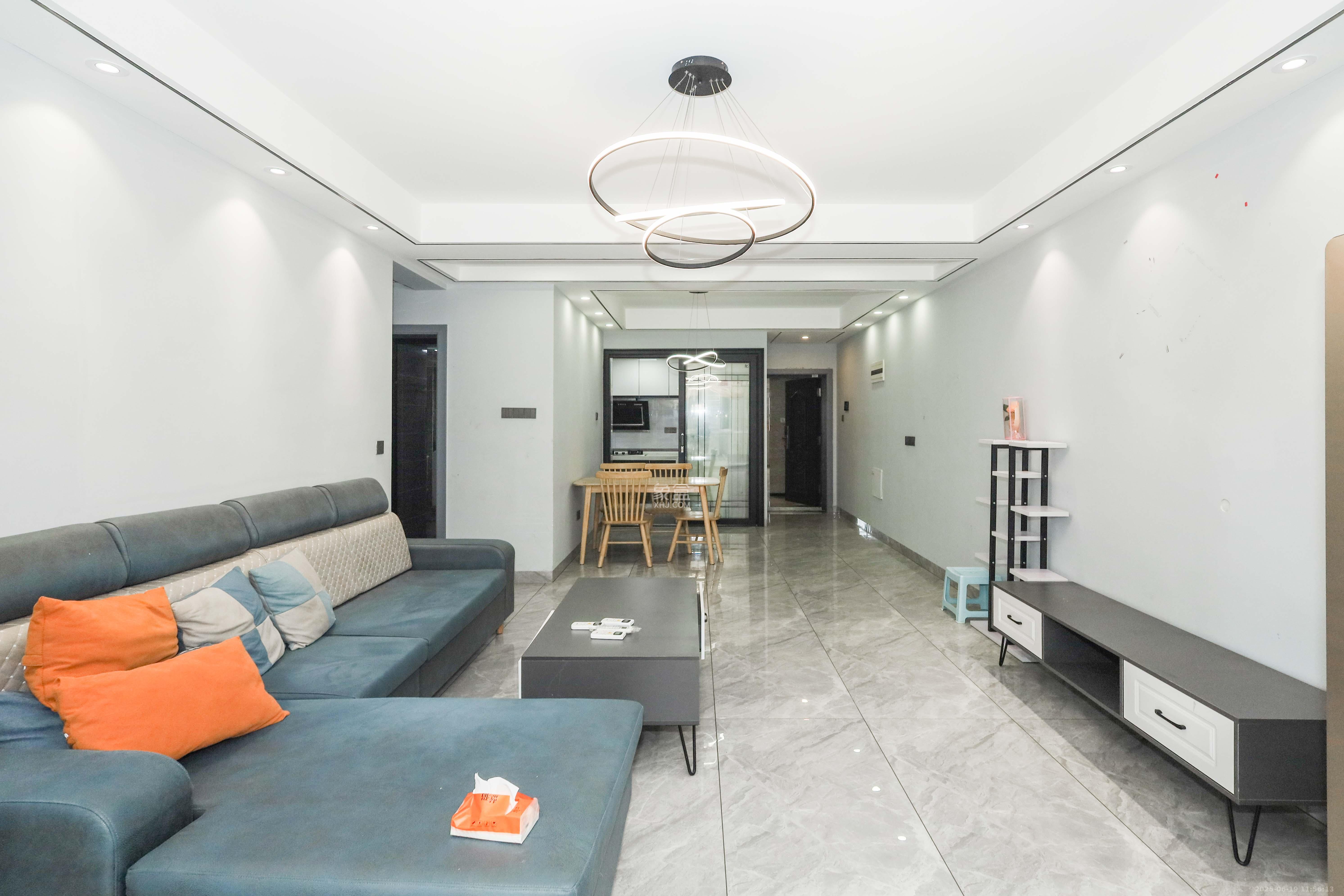 中国铁建梅溪青秀三期 4室2厅2卫 158.0万 中国铁建梅溪青秀三期 4室2厅2卫 158.0万客厅