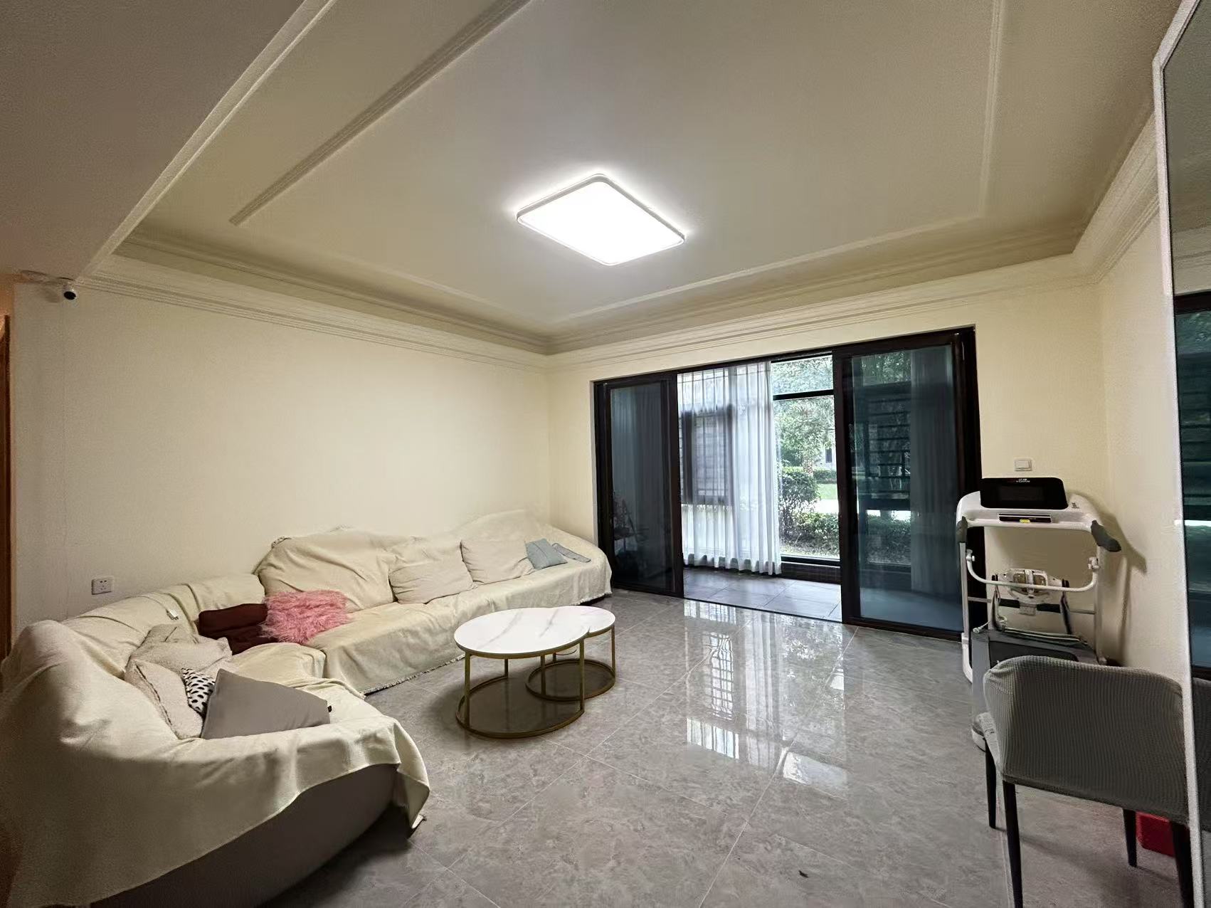 华耀碧桂园十里江湾誉峯 3室2厅2卫 3200.0元/月 华耀碧桂园十里江湾誉峯 3室2厅2卫 3200.0元/月室内图