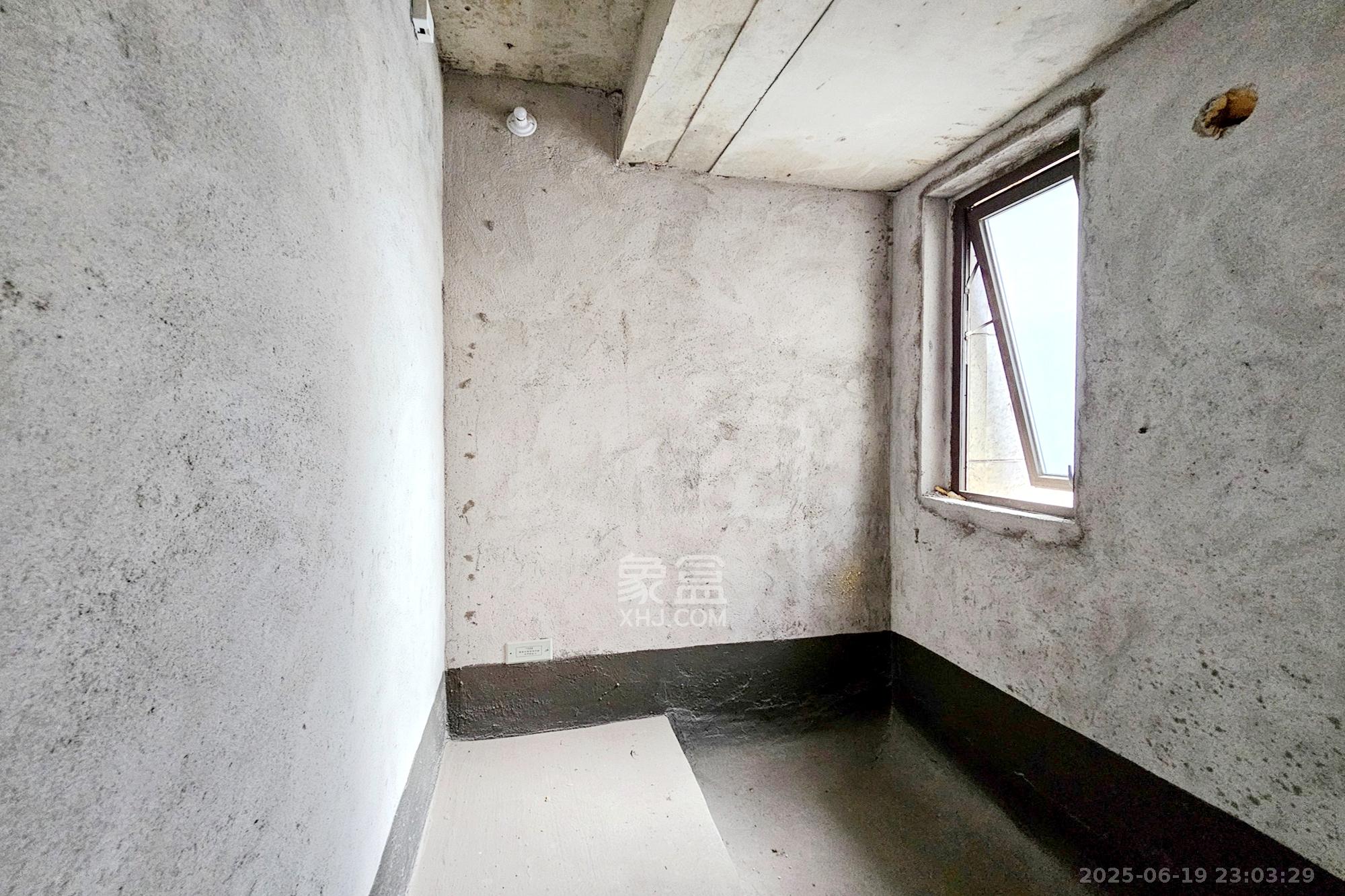 明昇壹城(明昇时代广场)二期  5室2厅3卫    218.0万 明昇壹城(明昇时代广场)二期  5室2厅3卫    218.0万卫生间