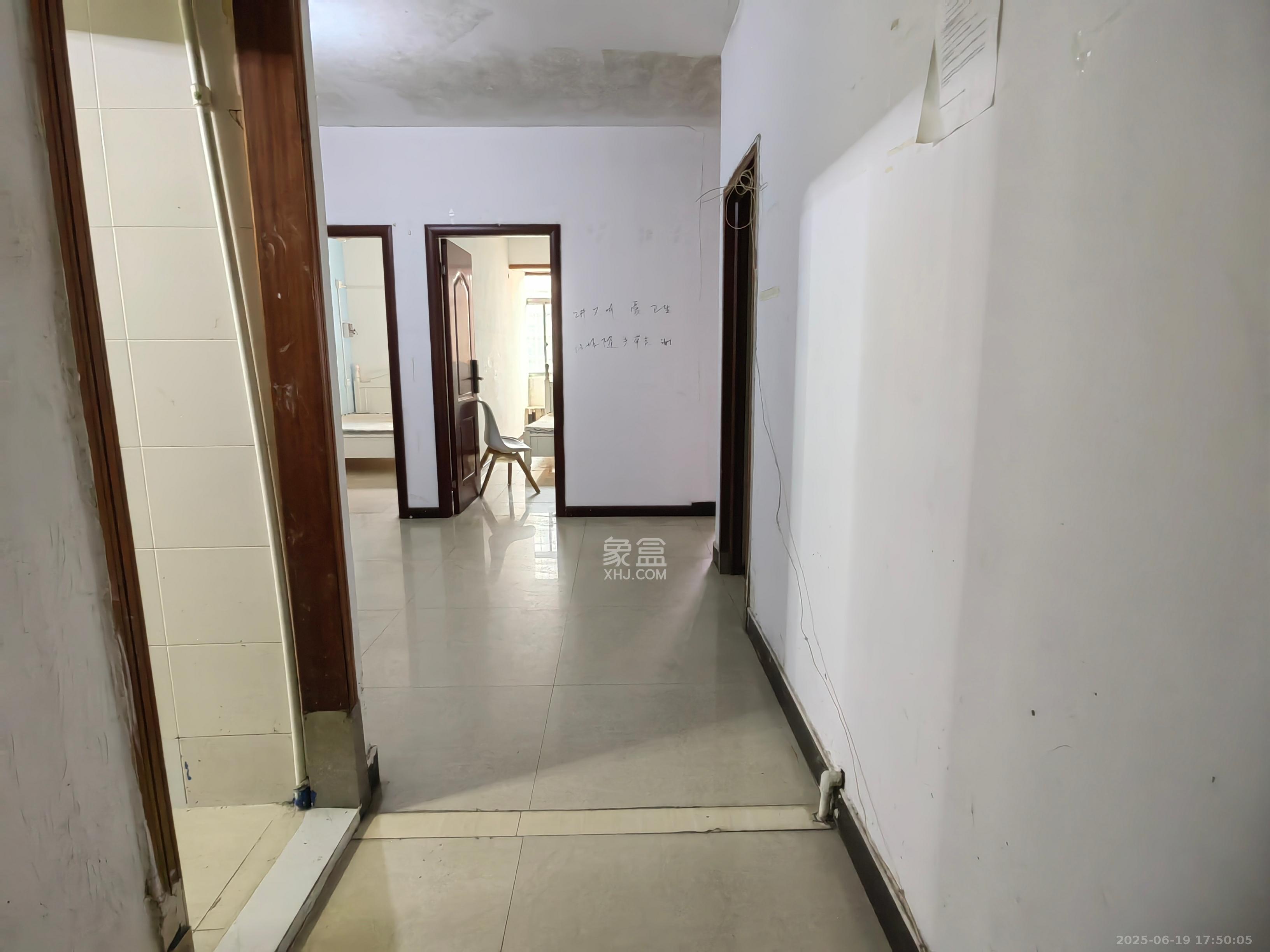 雄踞都市东家  3室2厅2卫   2200.00元/月室内图
