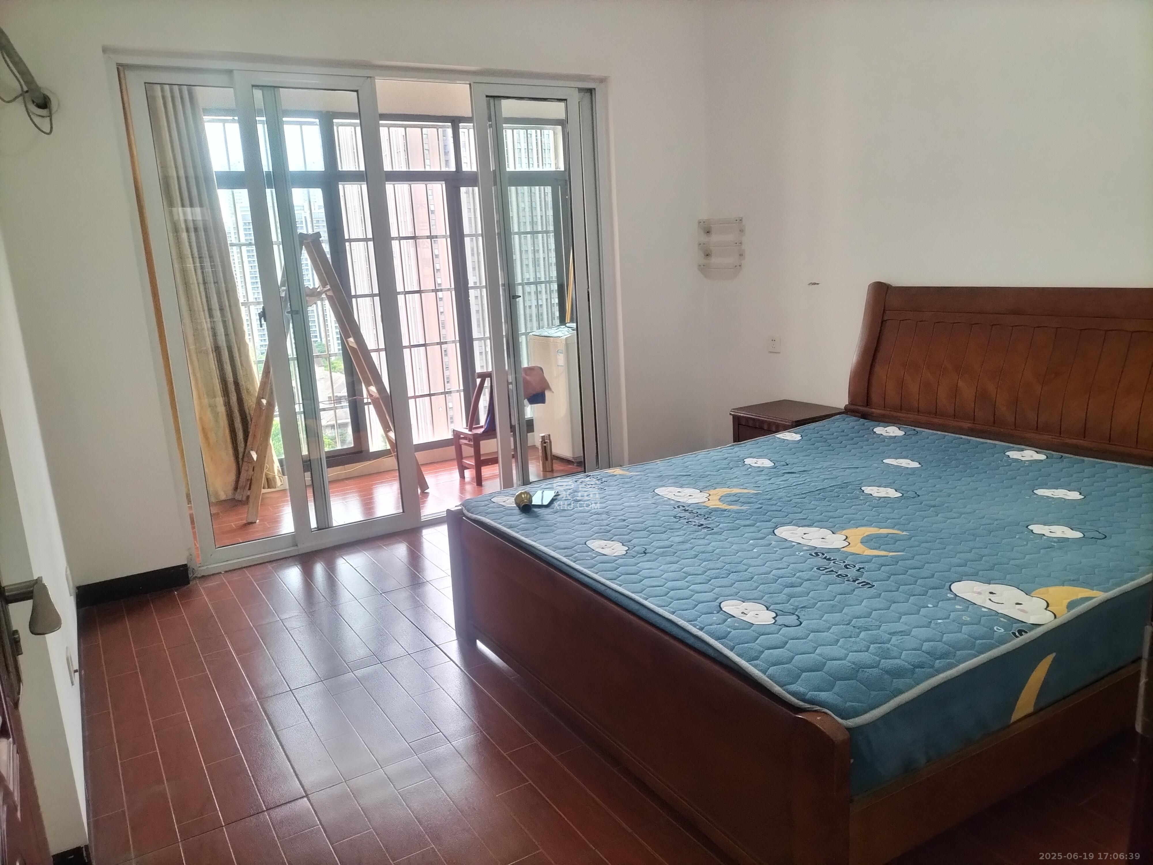 家兴苑  3室2厅1卫    2200.0元/月室内图