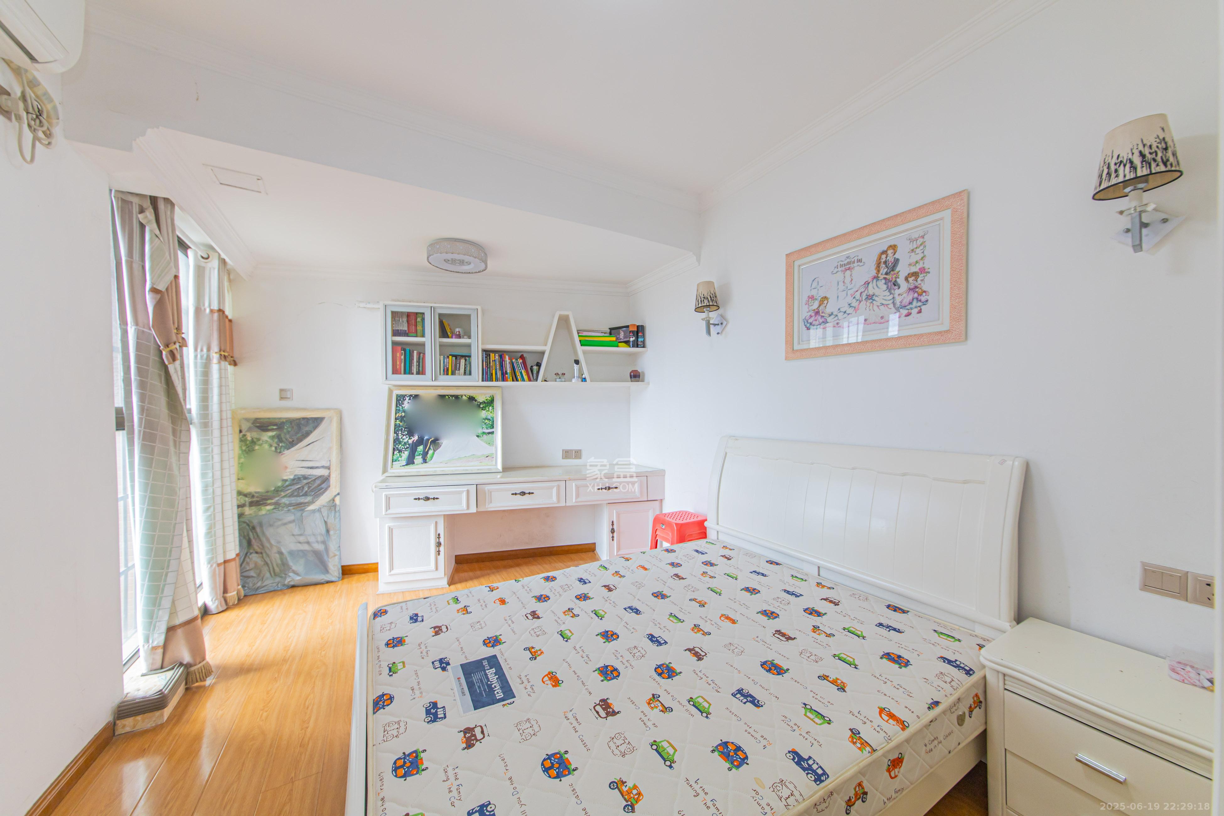 长城水郡 1室2厅1卫 60.0万 长城水郡 1室2厅1卫 60.0万卧室